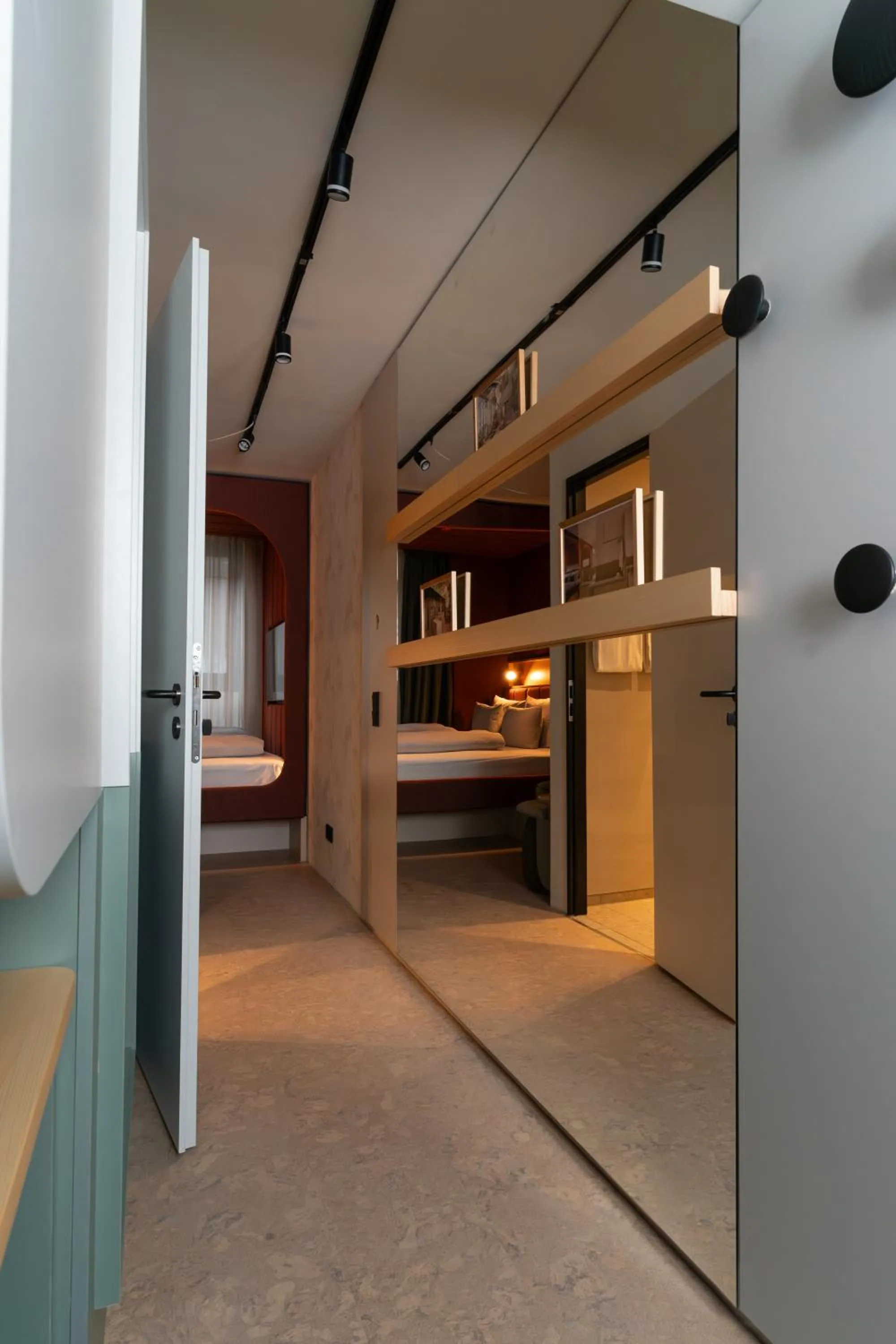 Photo of the whole room, Bed in Cocoon Theresienwiese