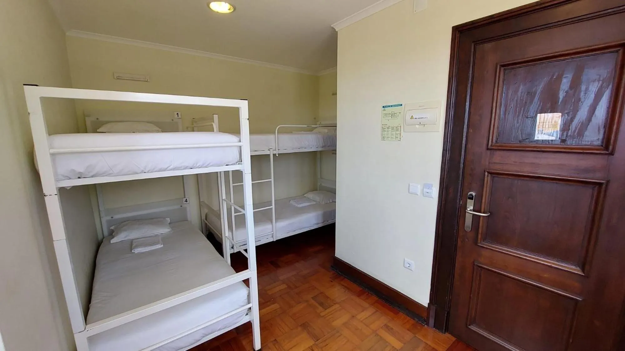 Bed in HI Alfeizerão – Pousada de Juventude