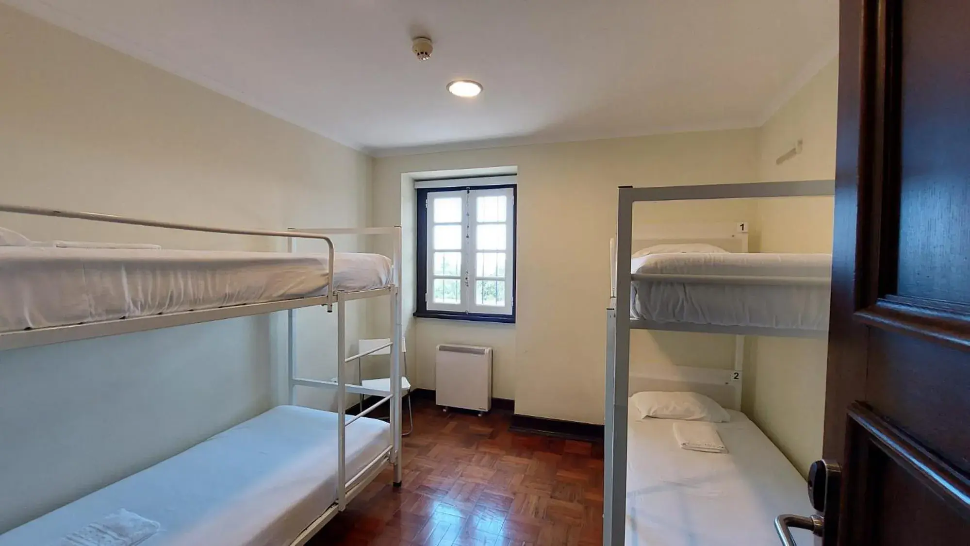 Quadruple Room with Shared Bathroom - single occupancy in HI Alfeizerão – Pousada de Juventude Quadruple Room with Shared Bathroom - single occupancy in HI Alfeizerão – Pousada de Juventude
