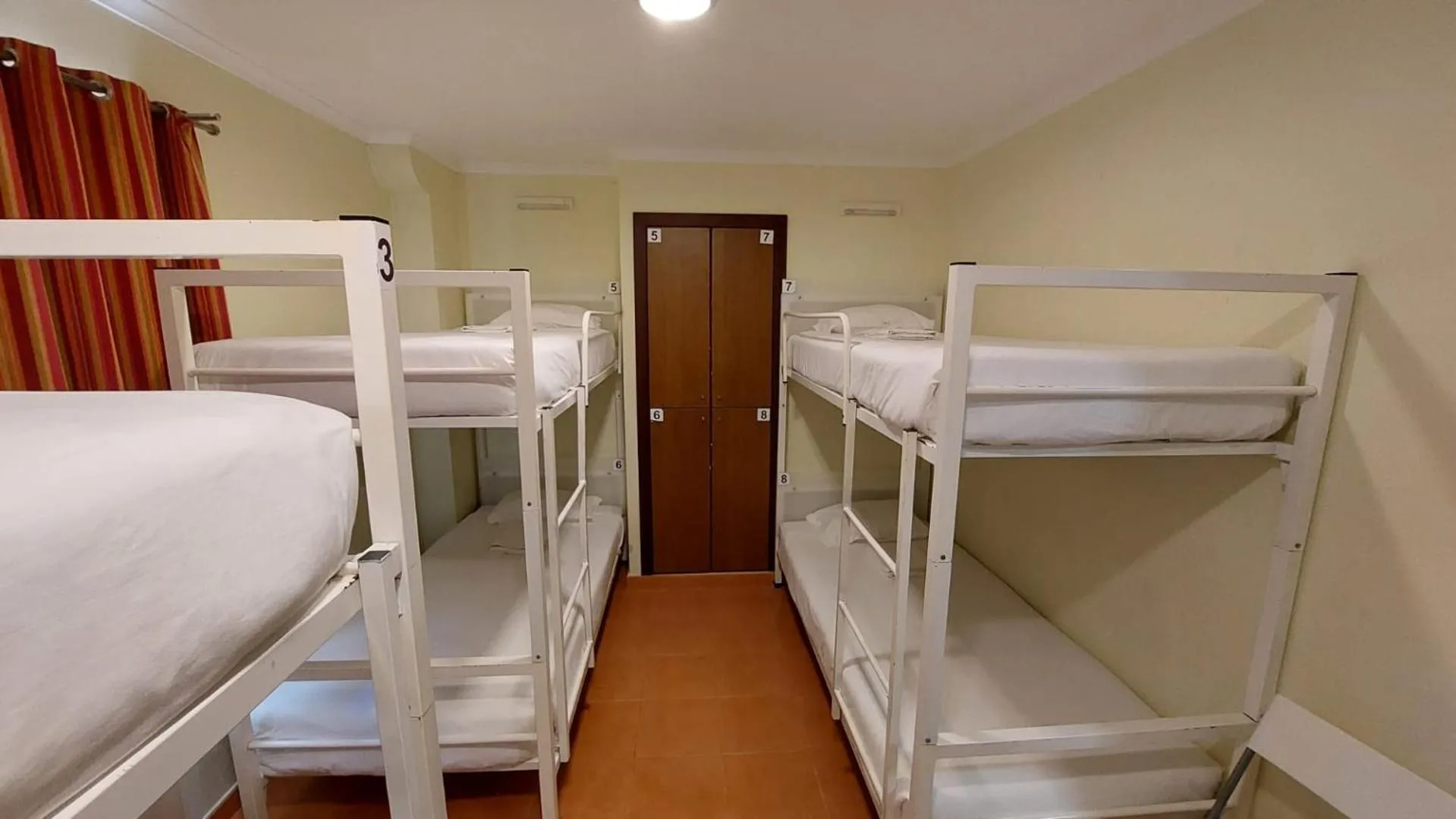 Bed in HI Alfeizerão – Pousada de Juventude