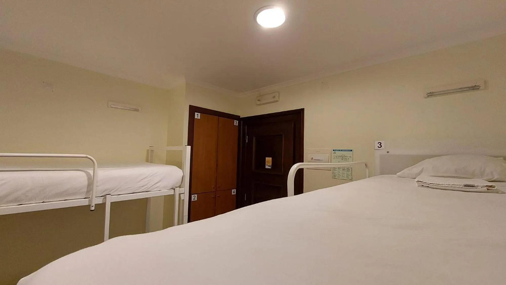 Bed in HI Alfeizerão – Pousada de Juventude