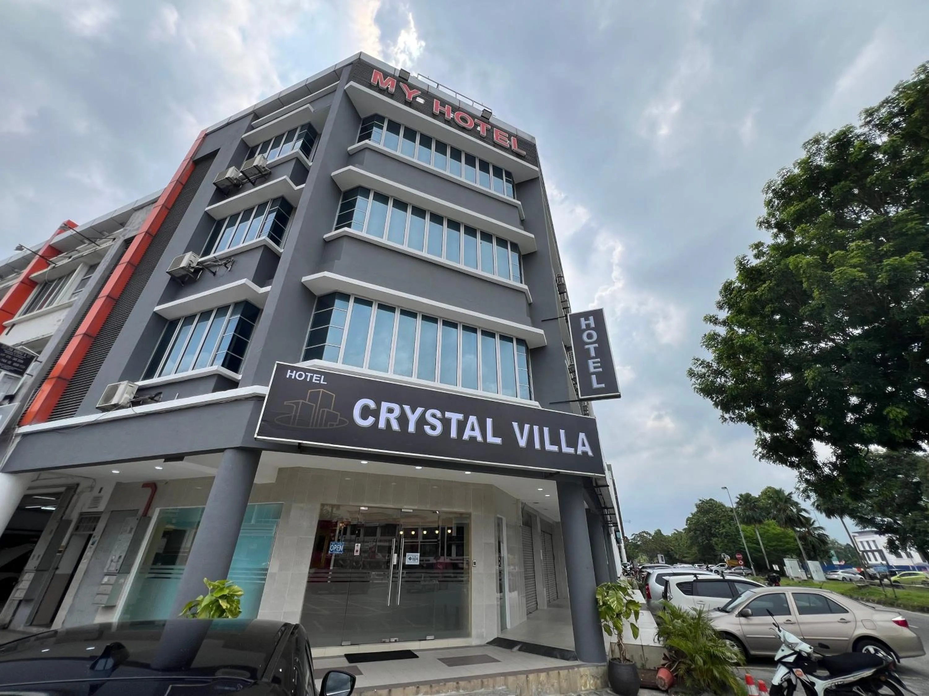 Property building in Hotel Crystal Villa