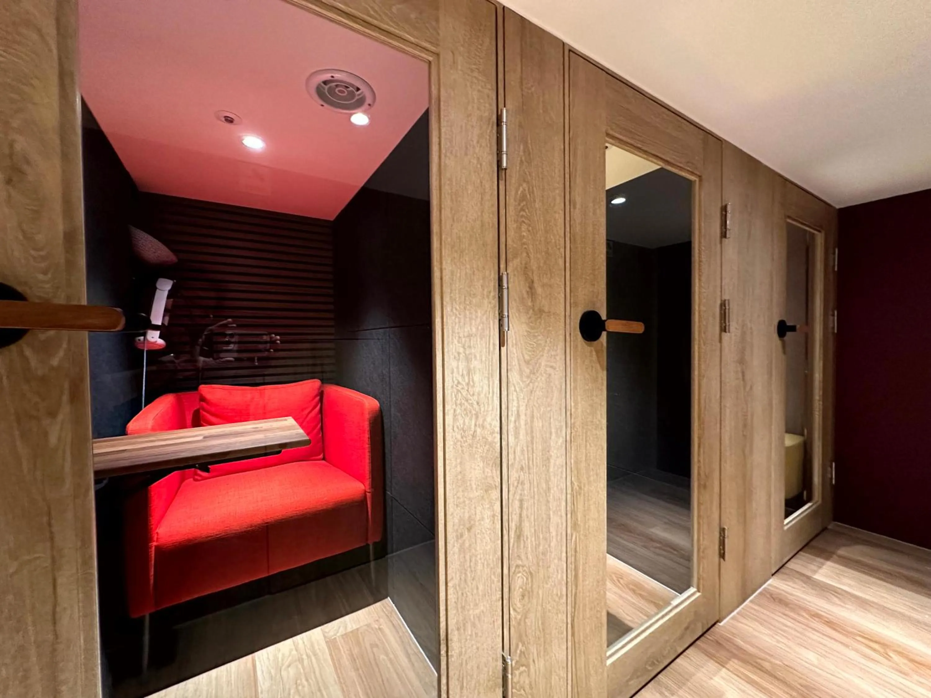 Business facilities, Bed in Nomad Live Hostel