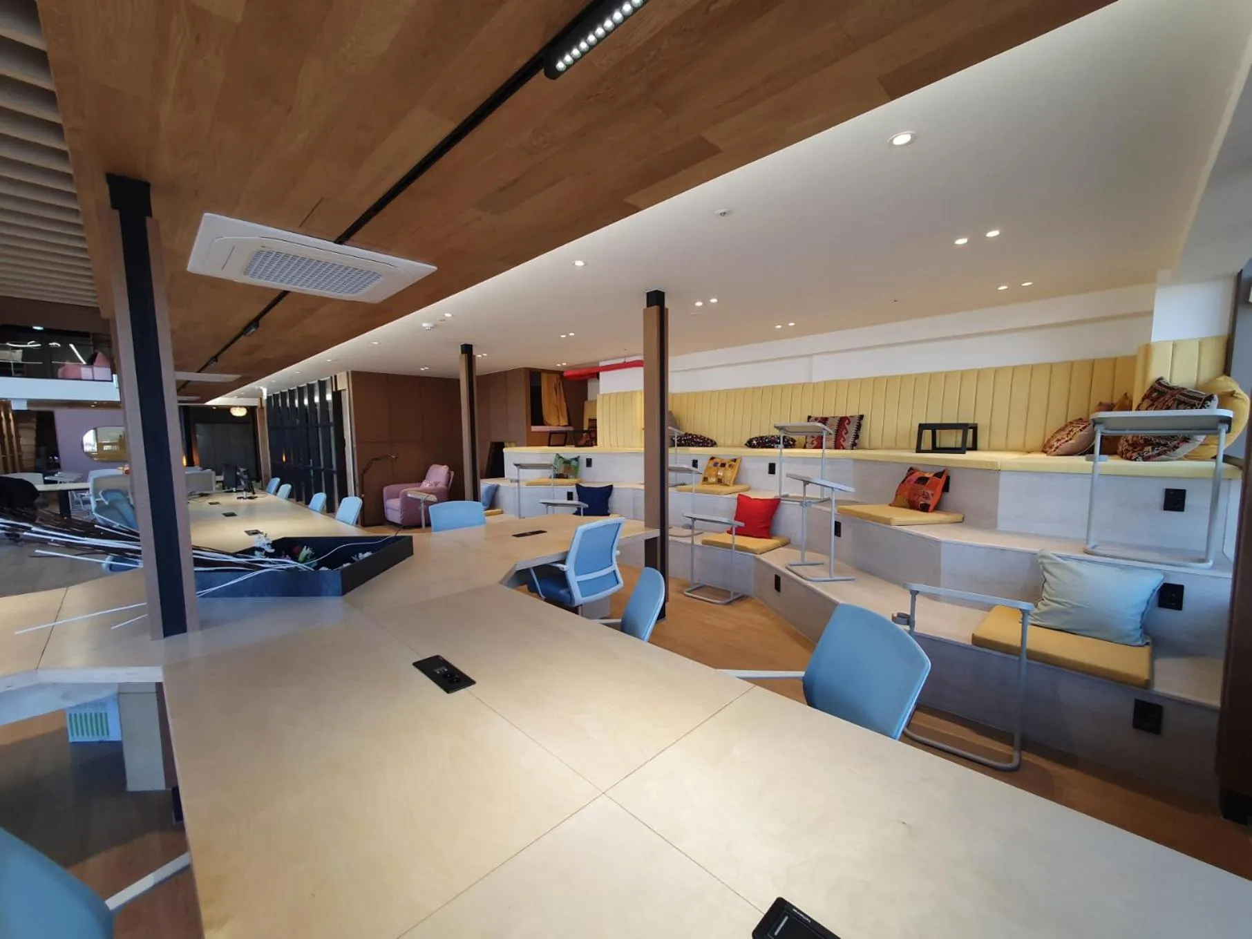 Business facilities in Nomad Live Hostel