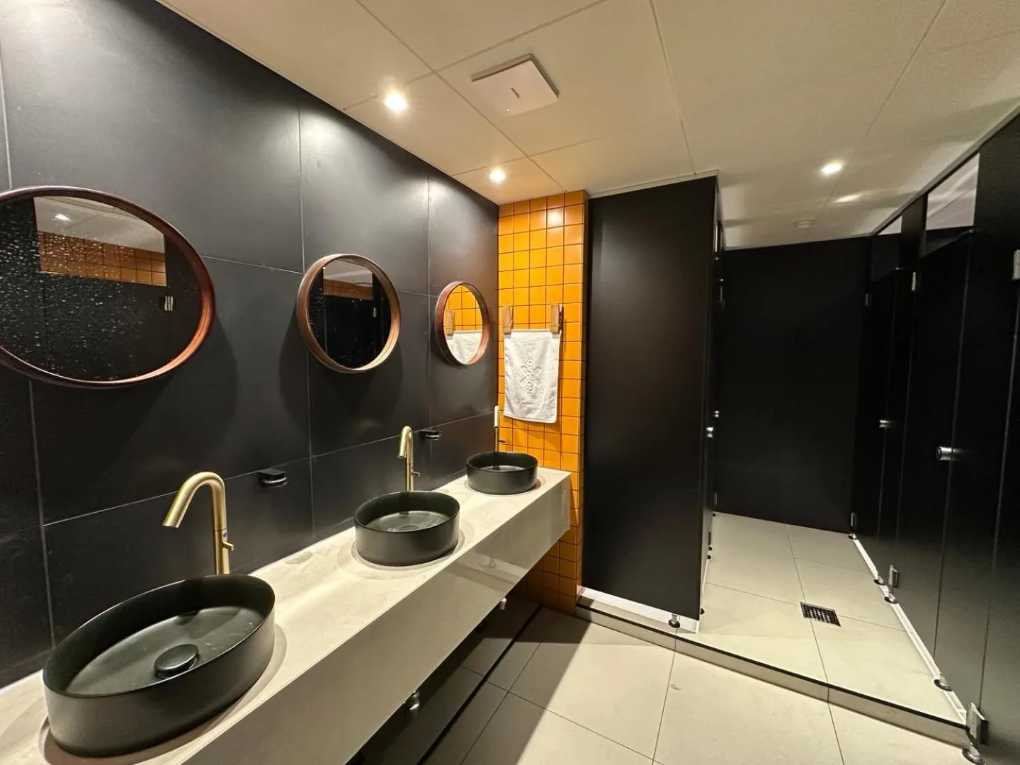 Toilet in Nomad Live Hostel