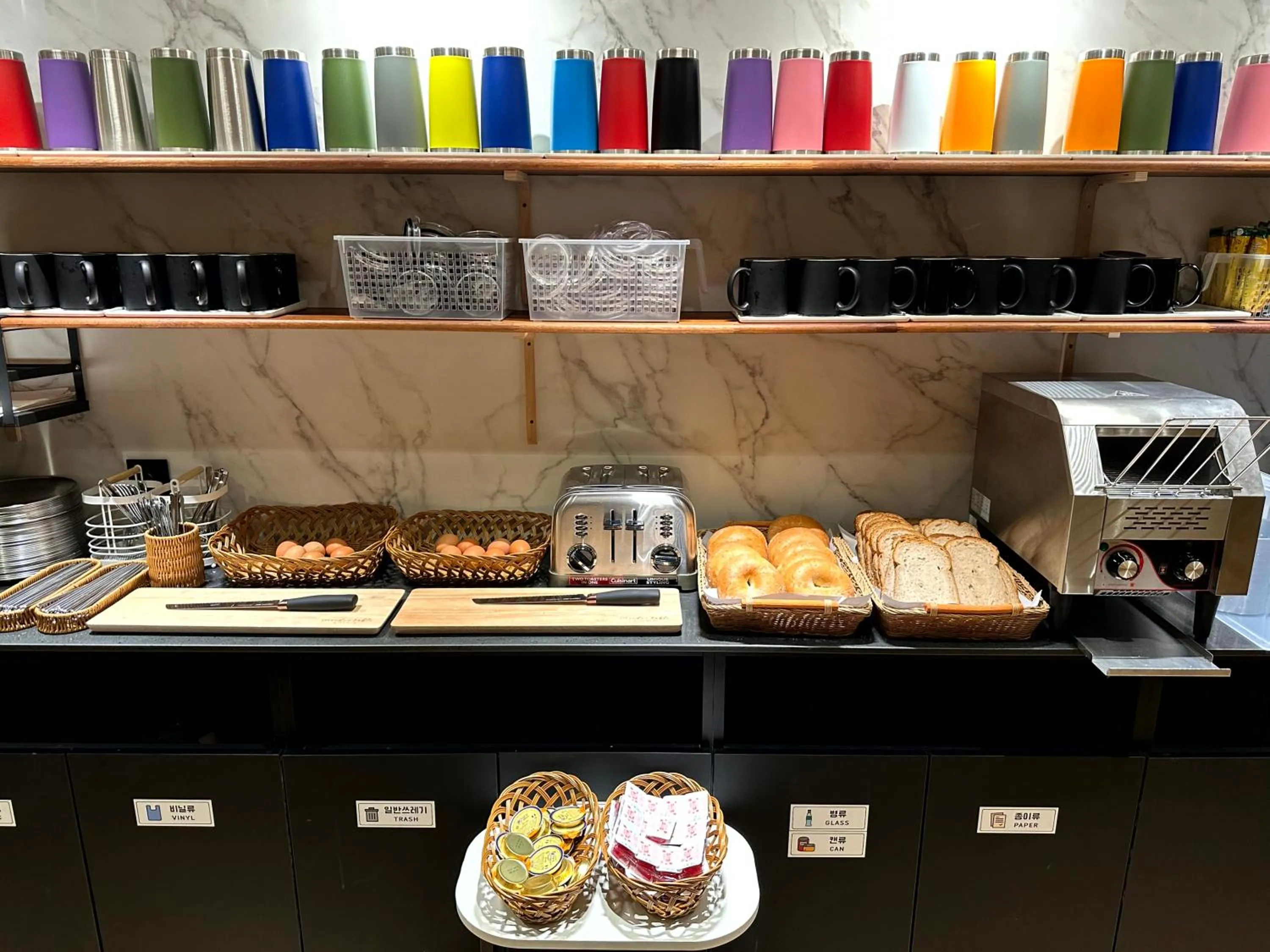 Coffee/tea facilities in Nomad Live Hostel