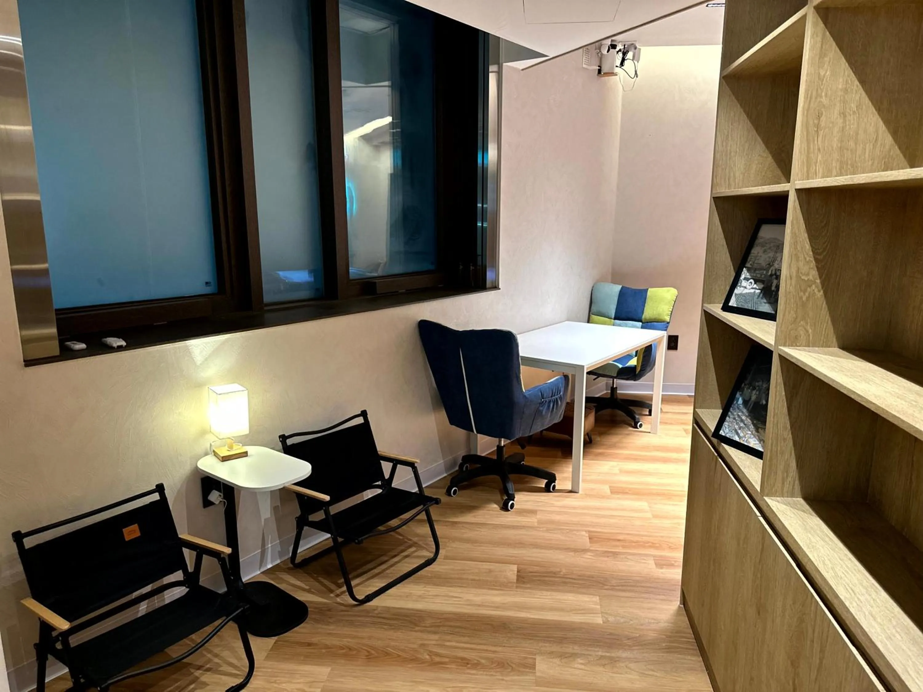 Communal lounge/ TV room in Nomad Live Hostel