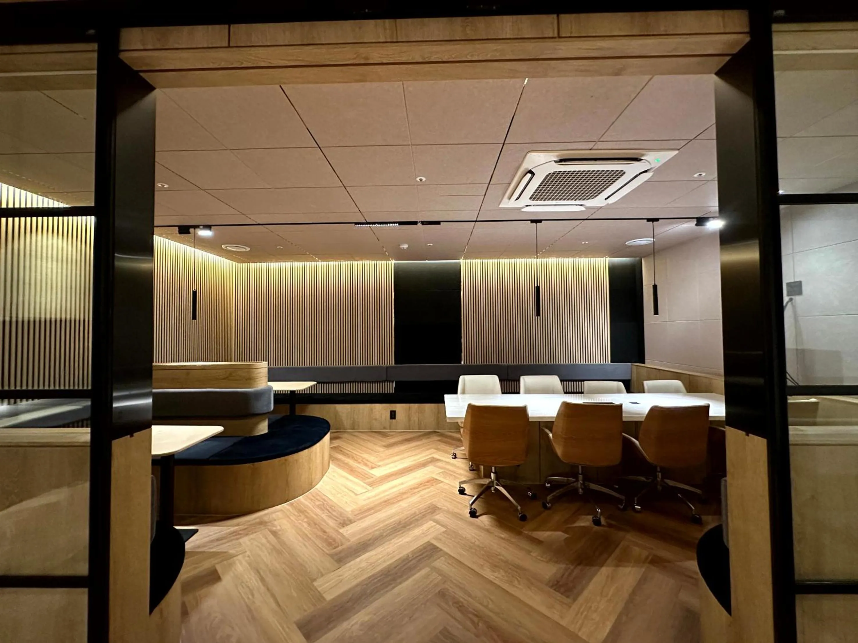 Communal lounge/ TV room in Nomad Live Hostel