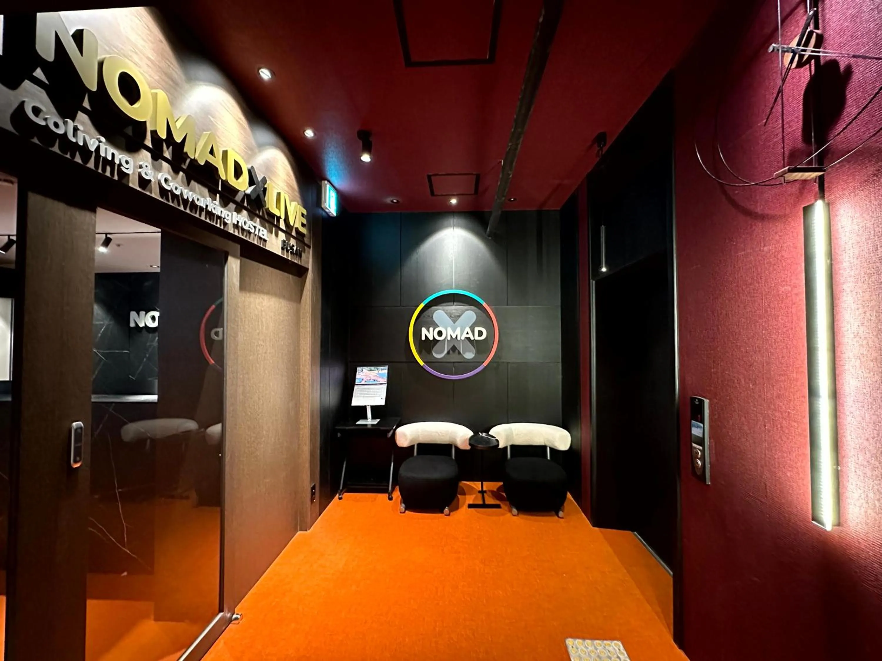 Facade/entrance in Nomad Live Hostel