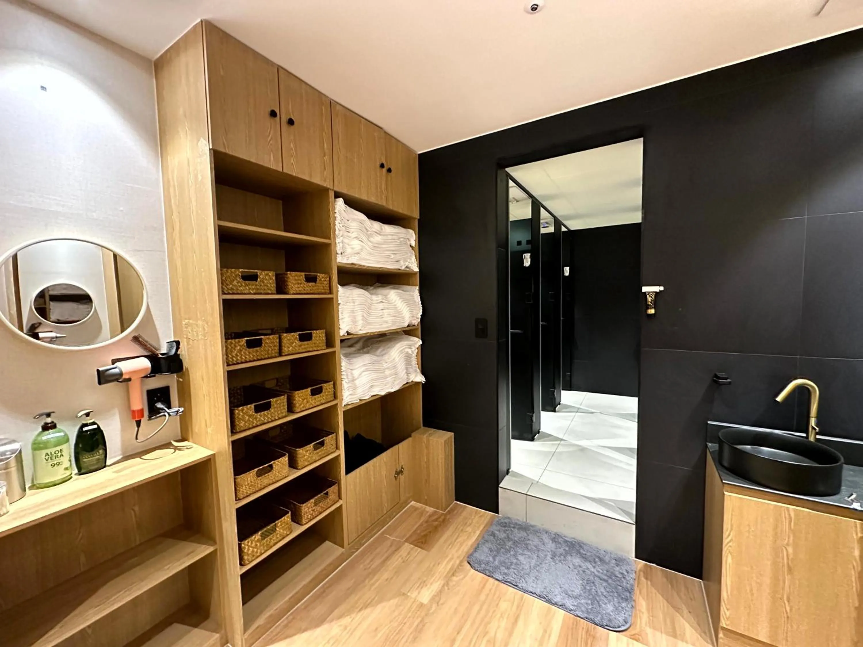 Shower in Nomad Live Hostel