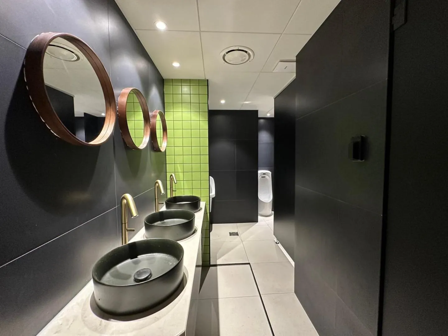 Toilet in Nomad Live Hostel