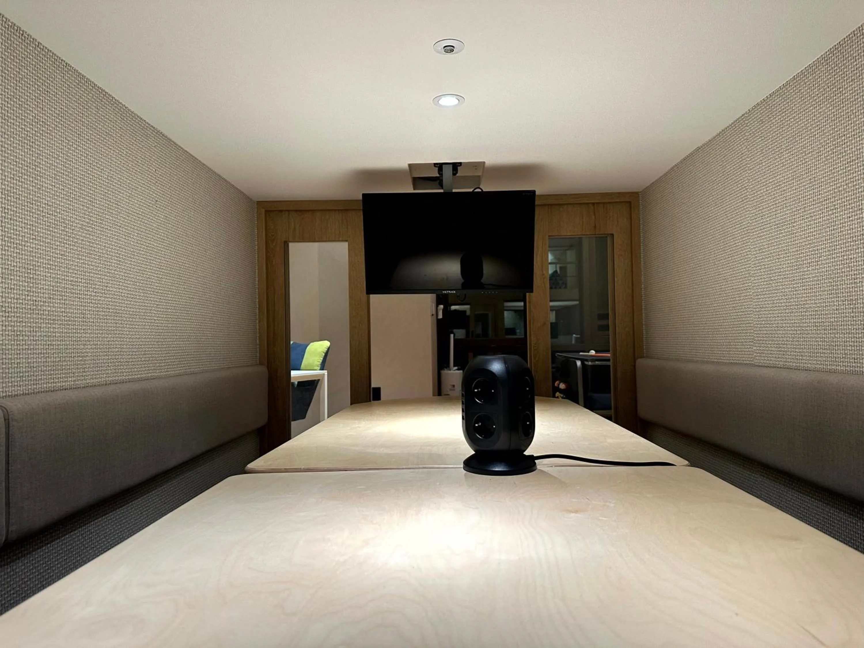 Business facilities in Nomad Live Hostel