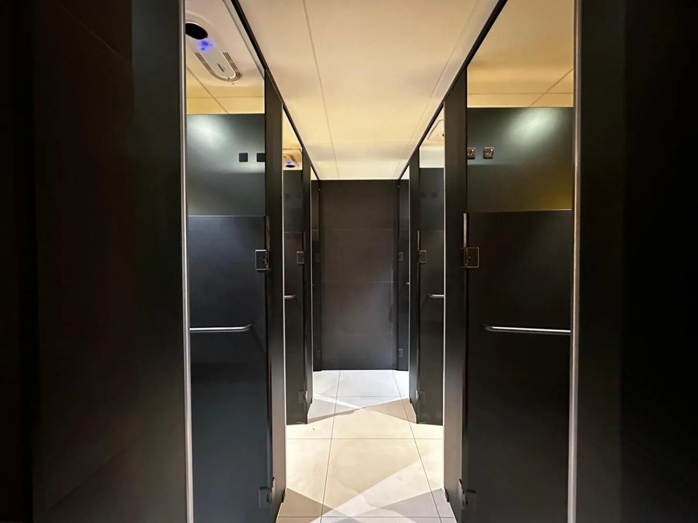 Shower in Nomad Live Hostel