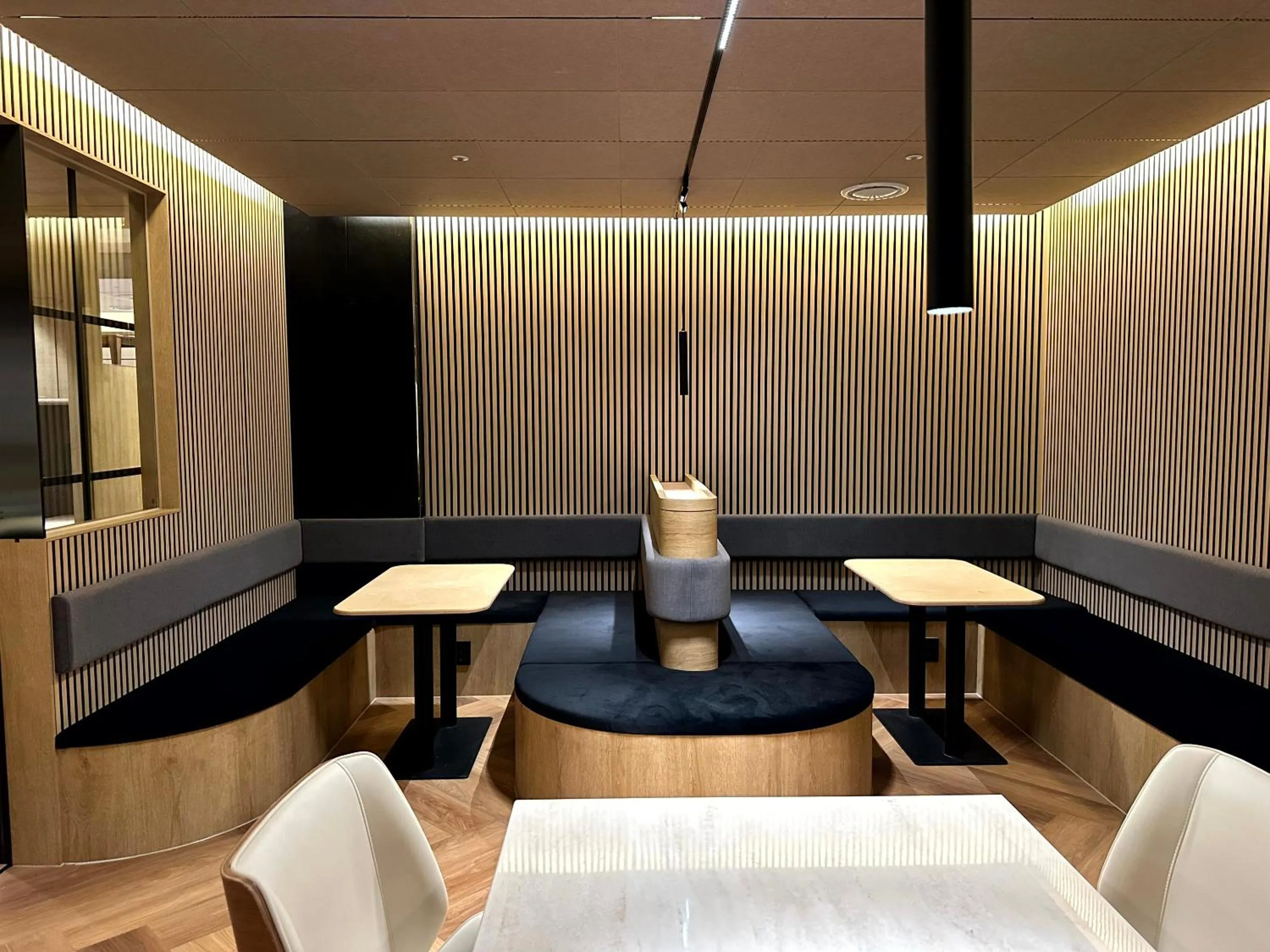 Communal lounge/ TV room in Nomad Live Hostel