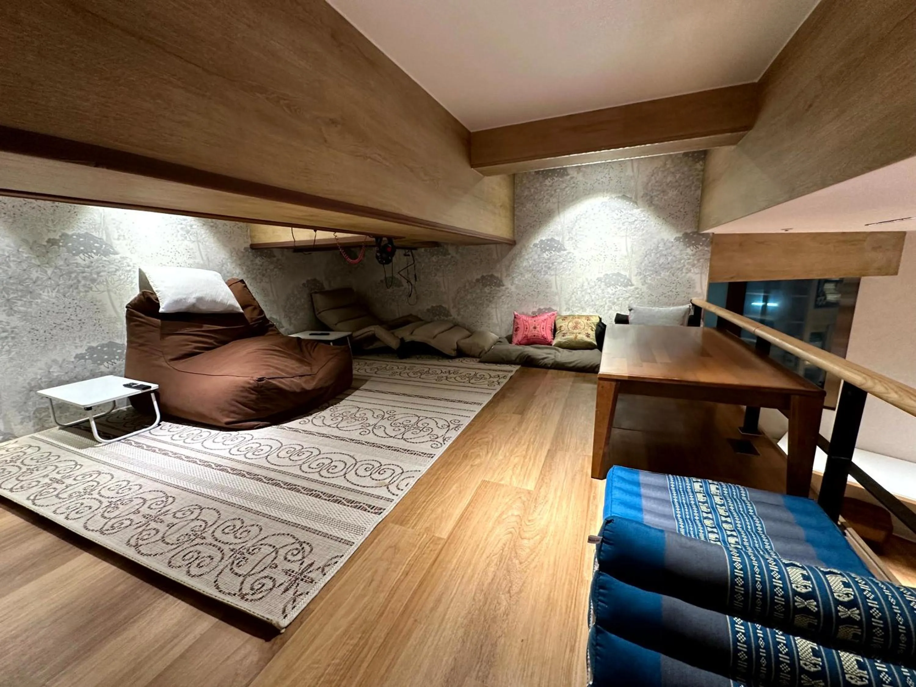 Communal lounge/ TV room, Bed in Nomad Live Hostel