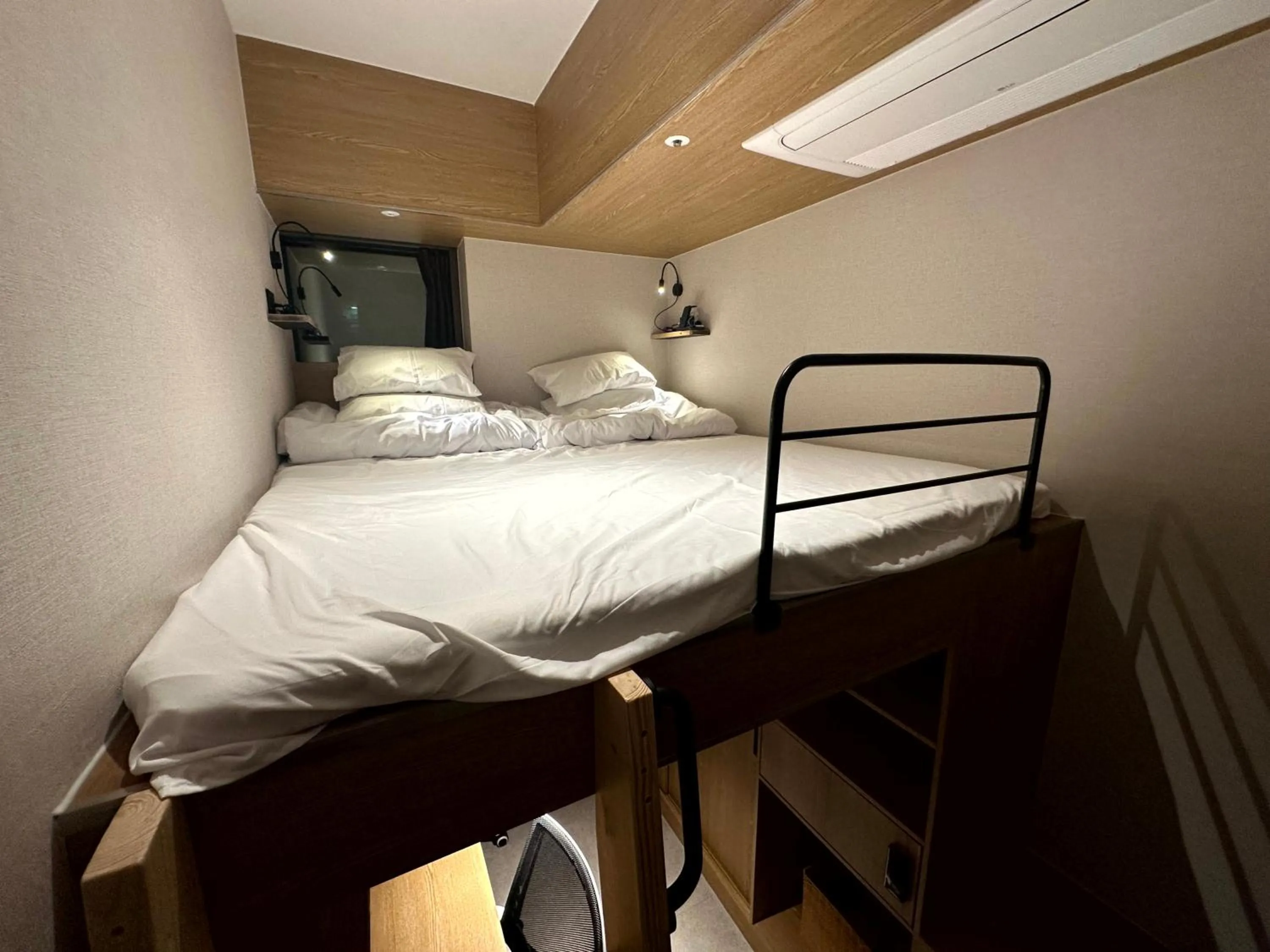 Bedroom, Bed in Nomad Live Hostel