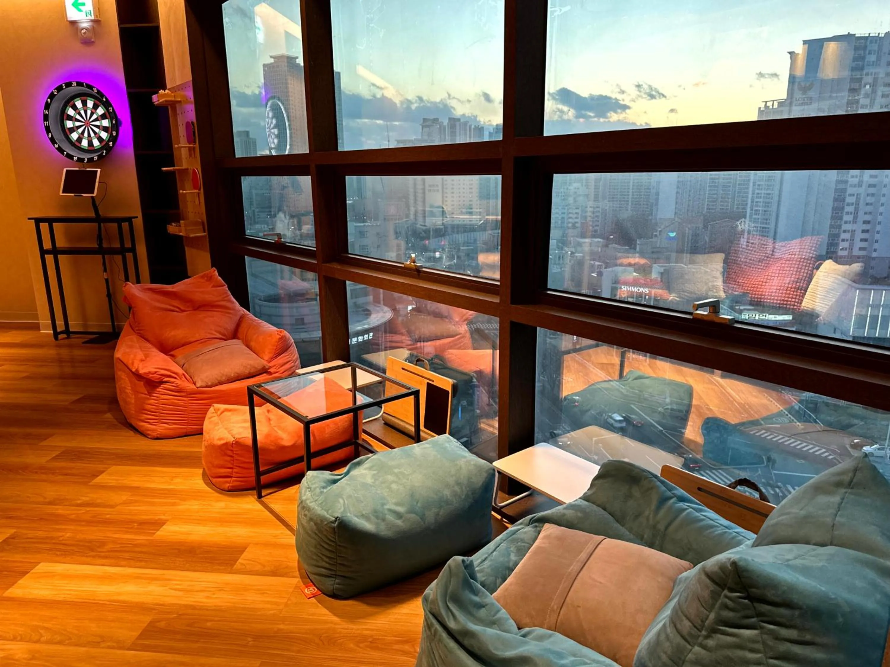 Communal lounge/ TV room in Nomad Live Hostel