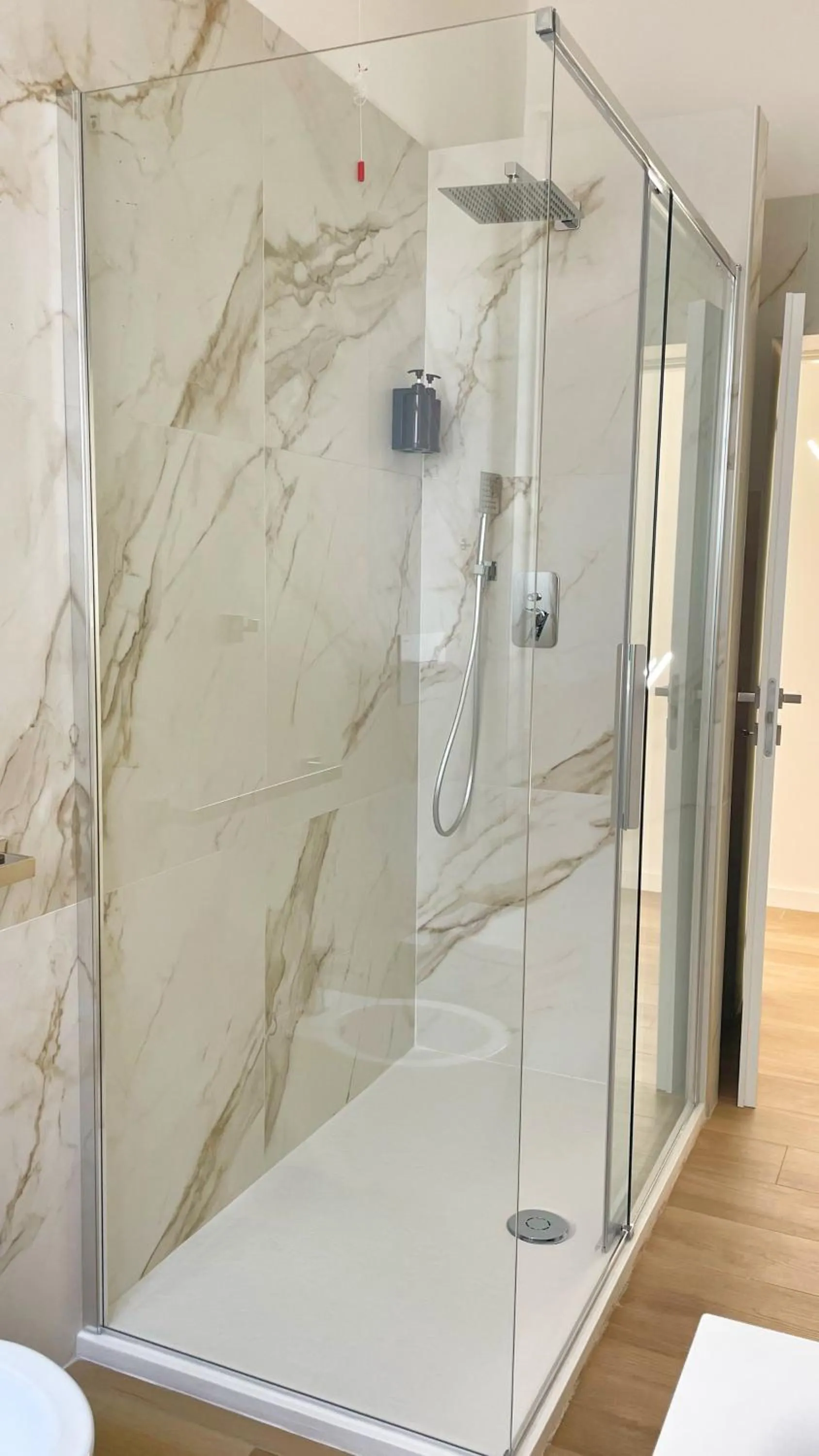 Shower in Color Houses Pescara Centro