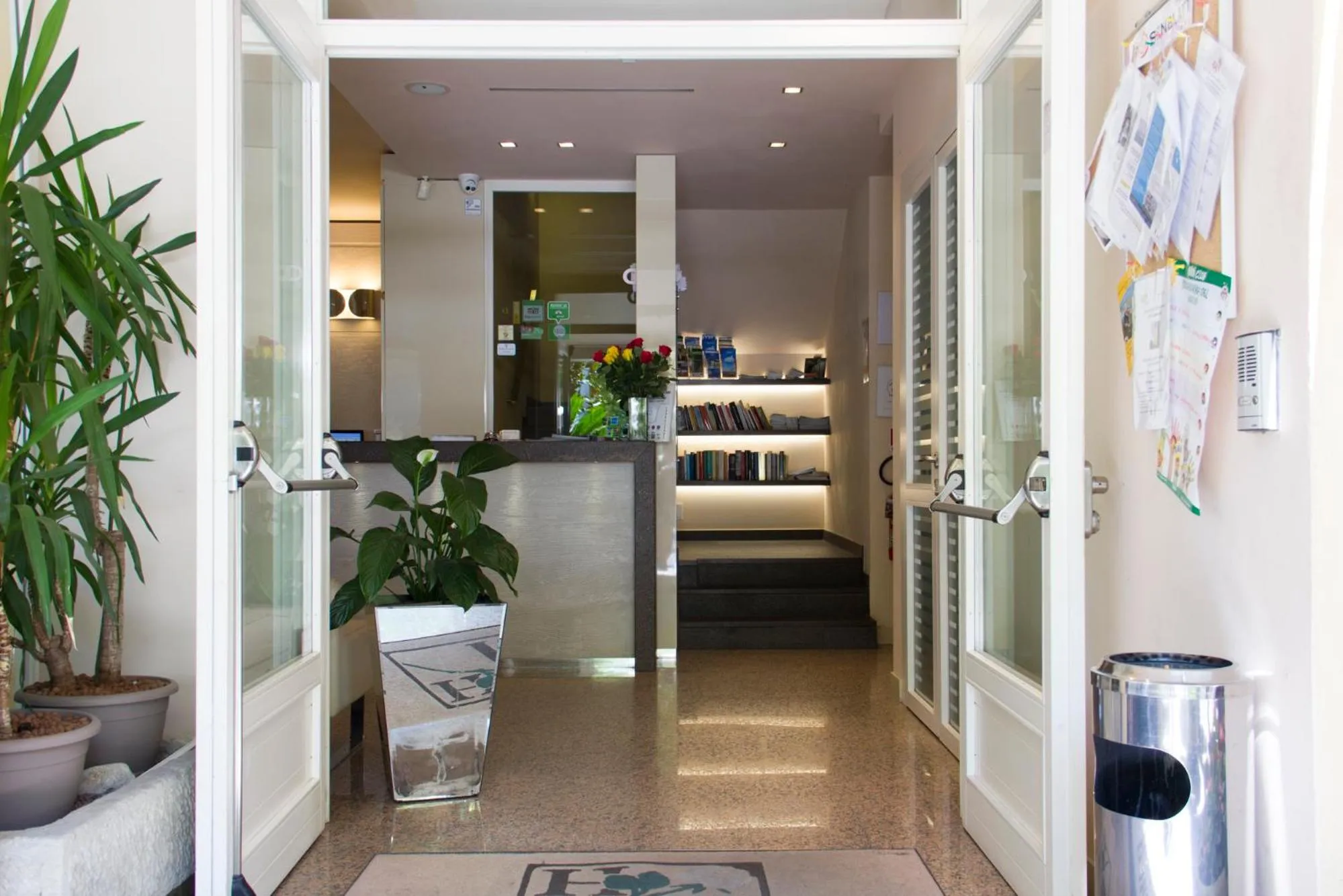 Facade/entrance, Bed in Hotel Rosenblatt