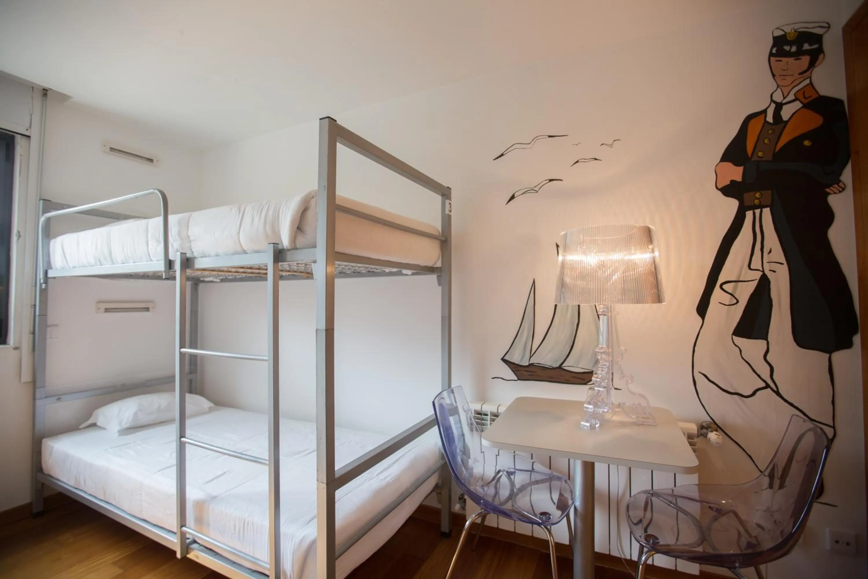 Decorative detail, Bed in HI Alvados - Pousada de Juventude