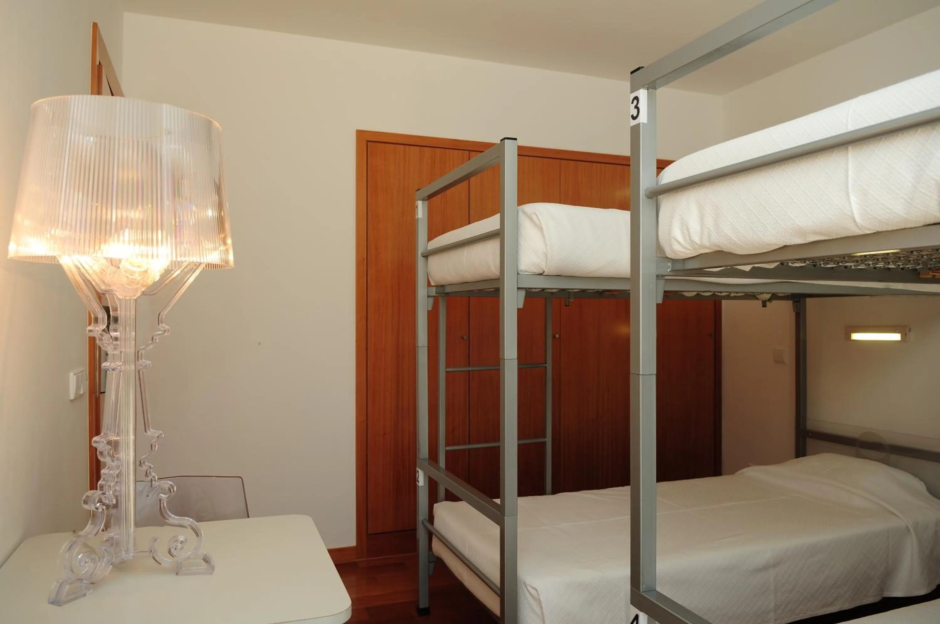 Bedroom, Bed in HI Alvados - Pousada de Juventude