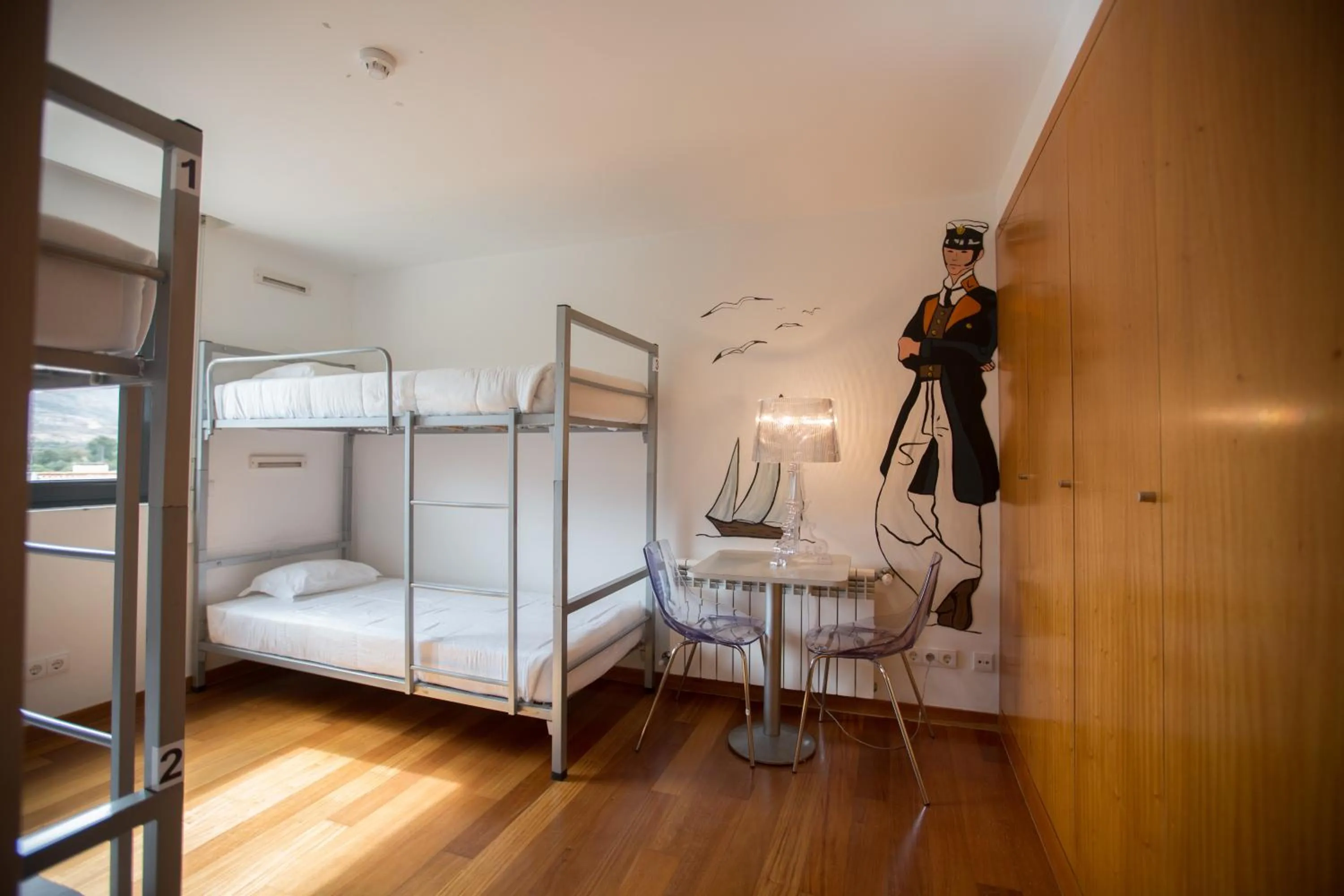 bunk bed, Bed in HI Alvados - Pousada de Juventude