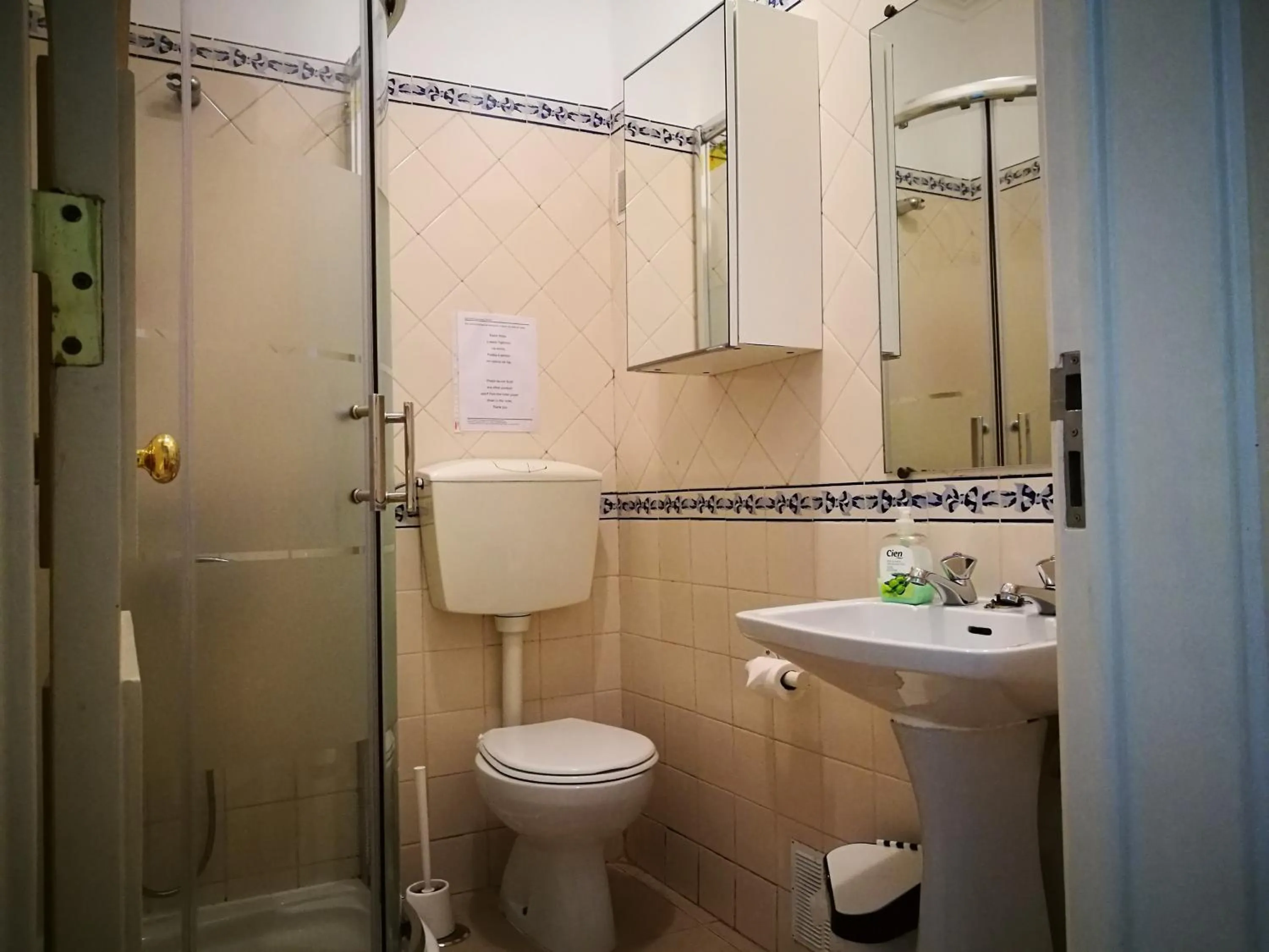 Bathroom in Discovery Apartment Benfica