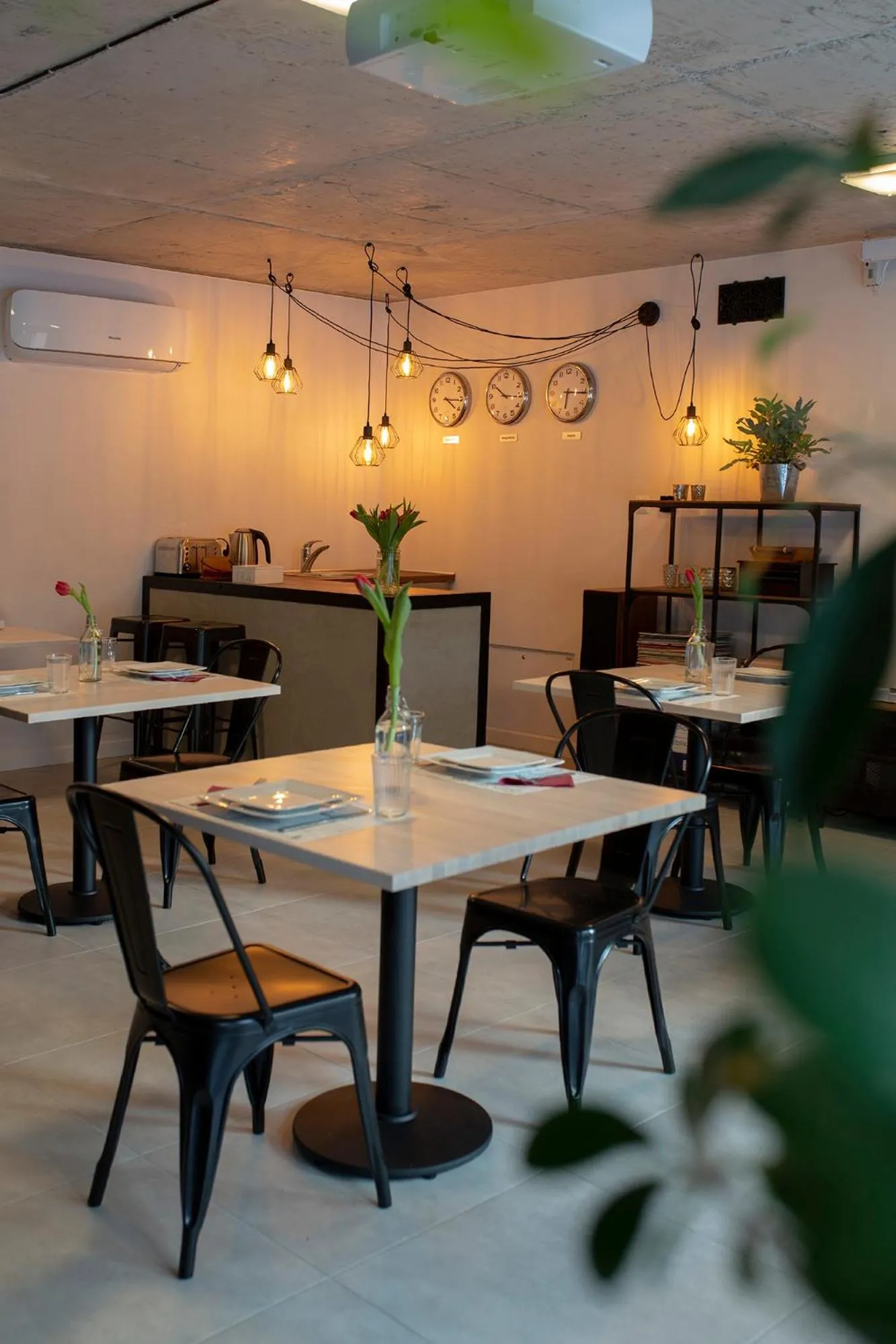 Restaurant/places to eat in Sirvis Apartamenty