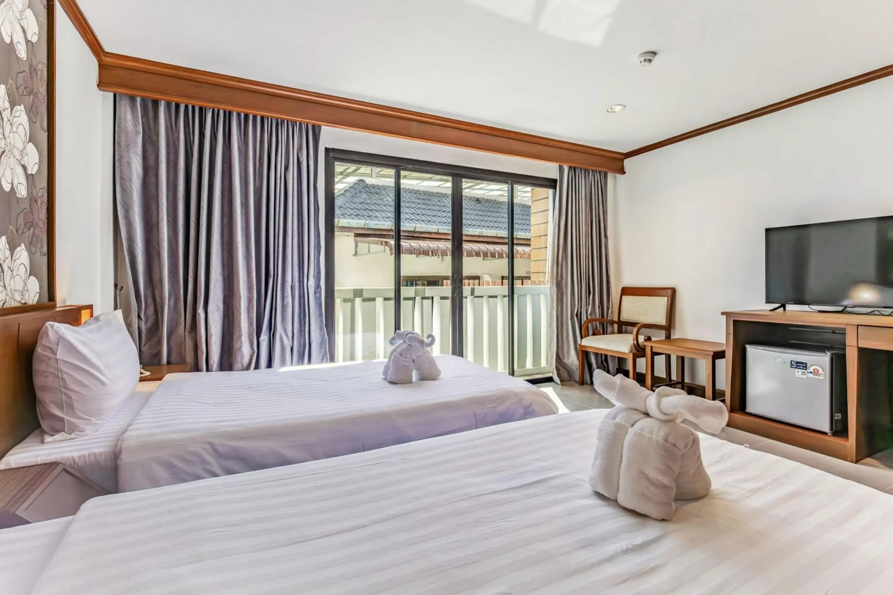 Deluxe Twin Room in Rattana Karon Beach Hotel Deluxe Twin Room in Rattana Karon Beach Hotel