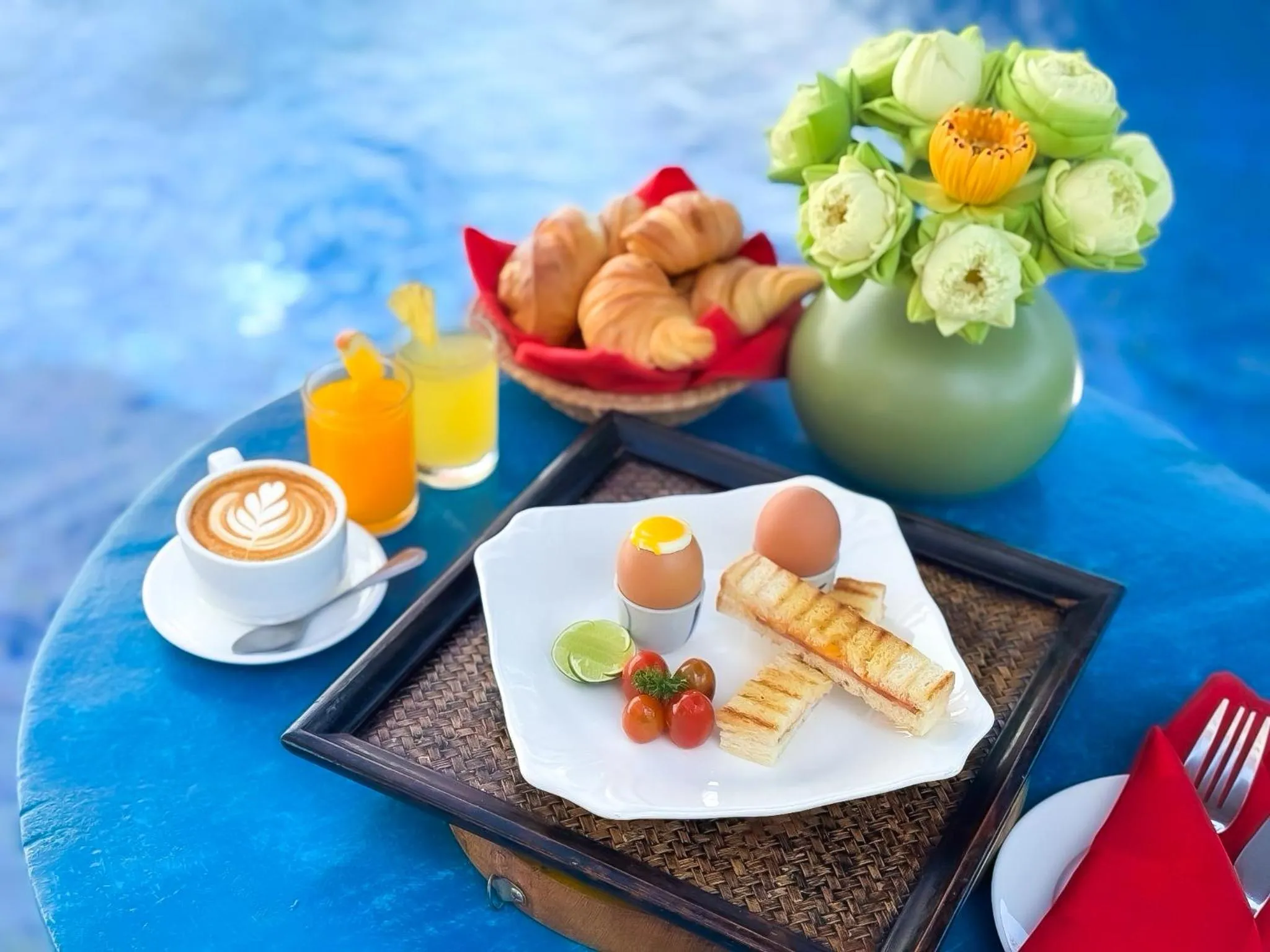 Food and drinks in VPlus Hotel