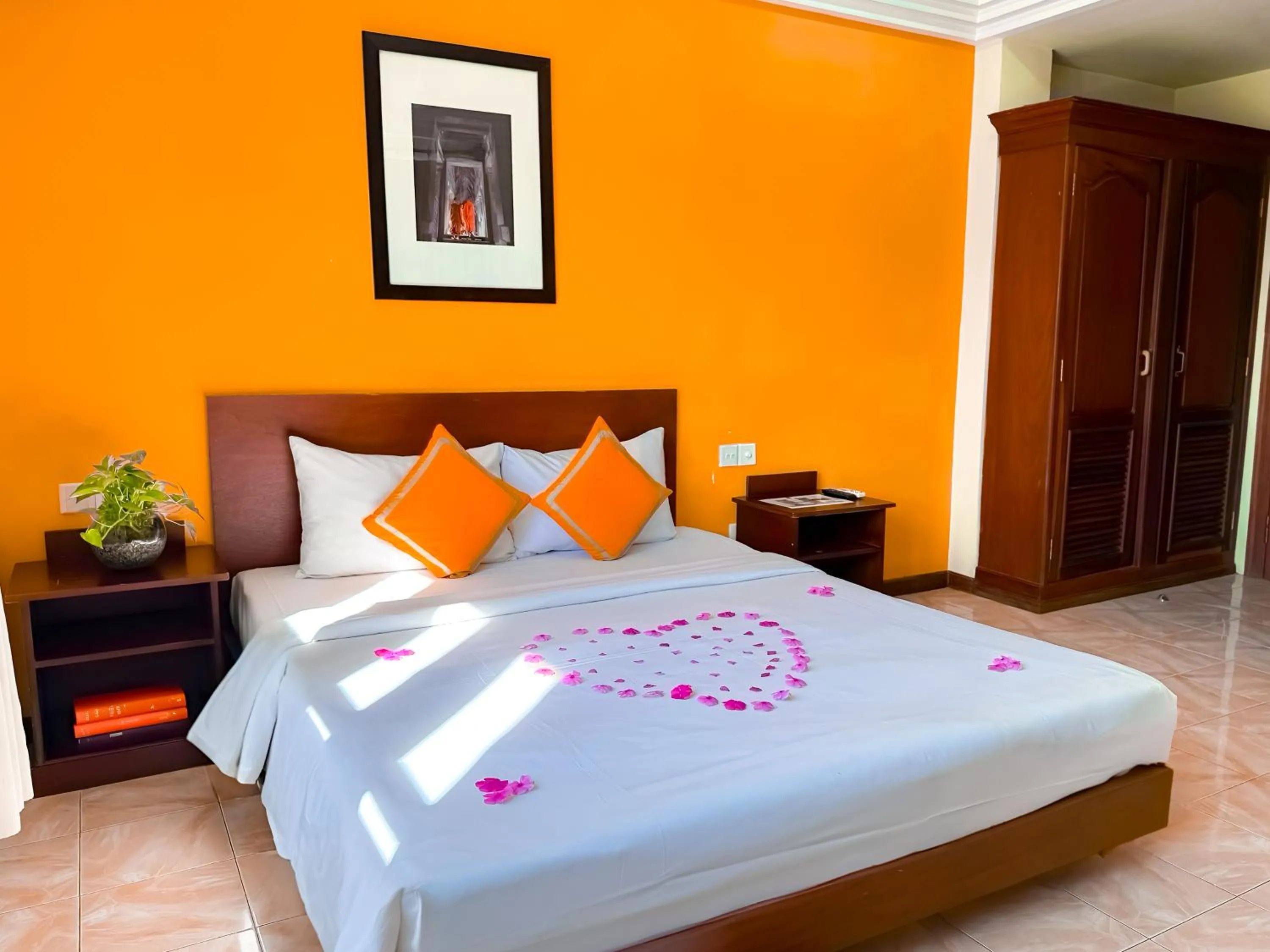 Bedroom, Bed in VPlus Hotel