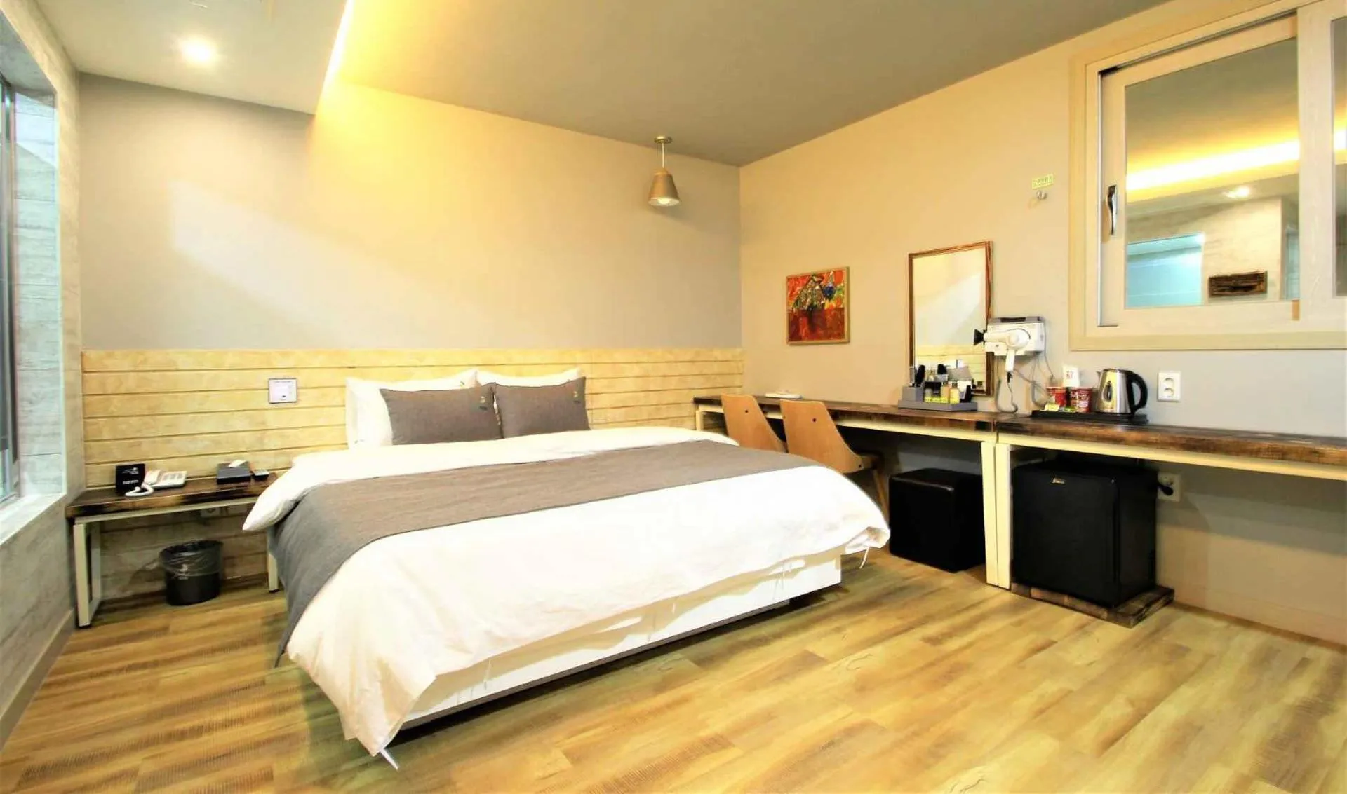 Photo of the whole room, Bed in Jade hotel