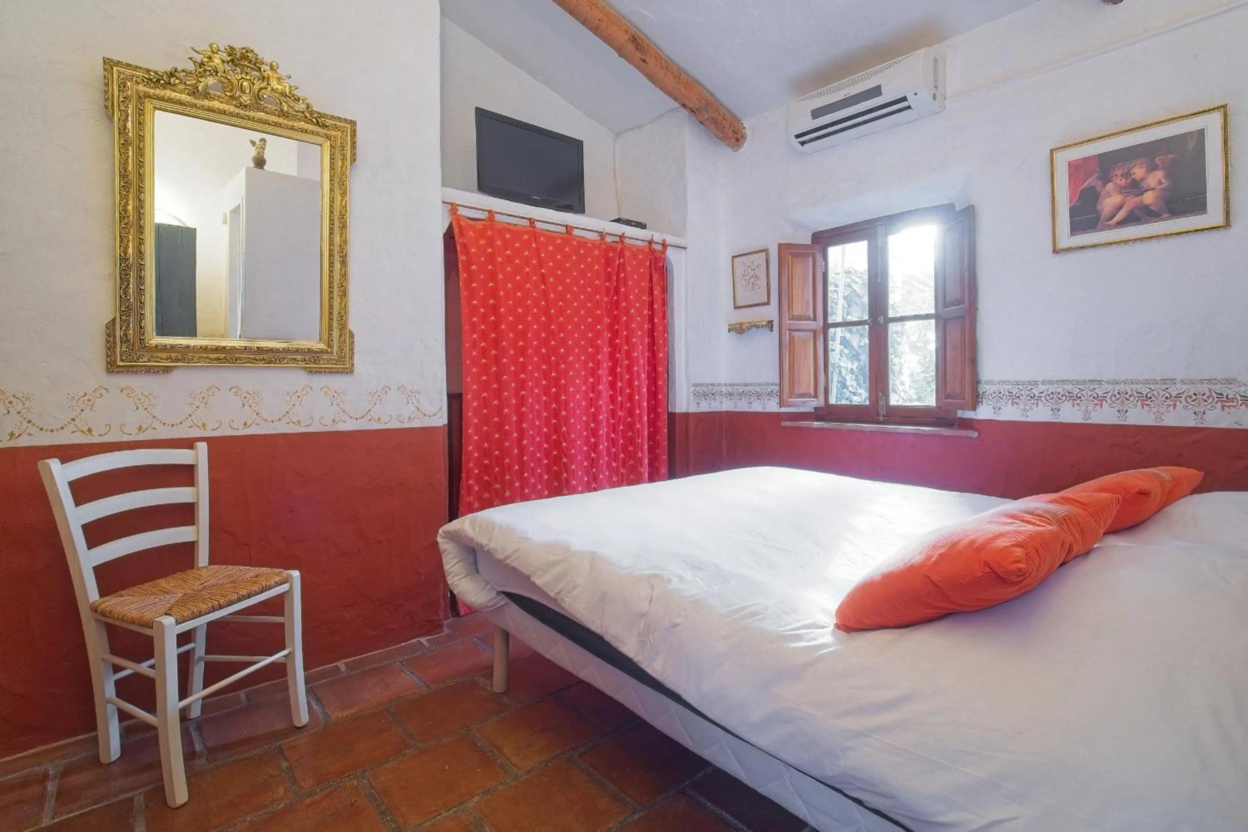 Bed in B&B Villa Chante Coucou