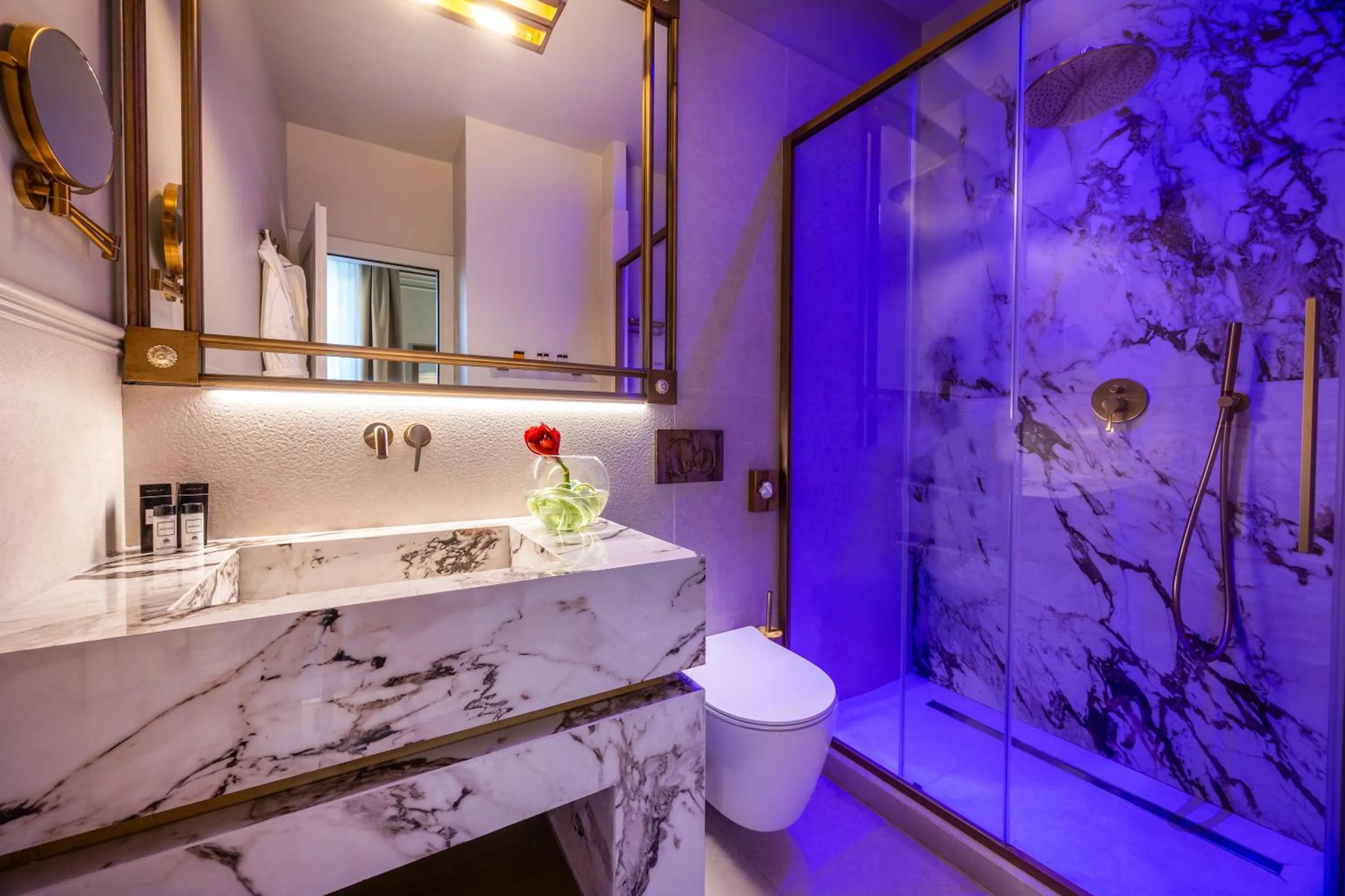 Shower in HT6 Hotel Roma