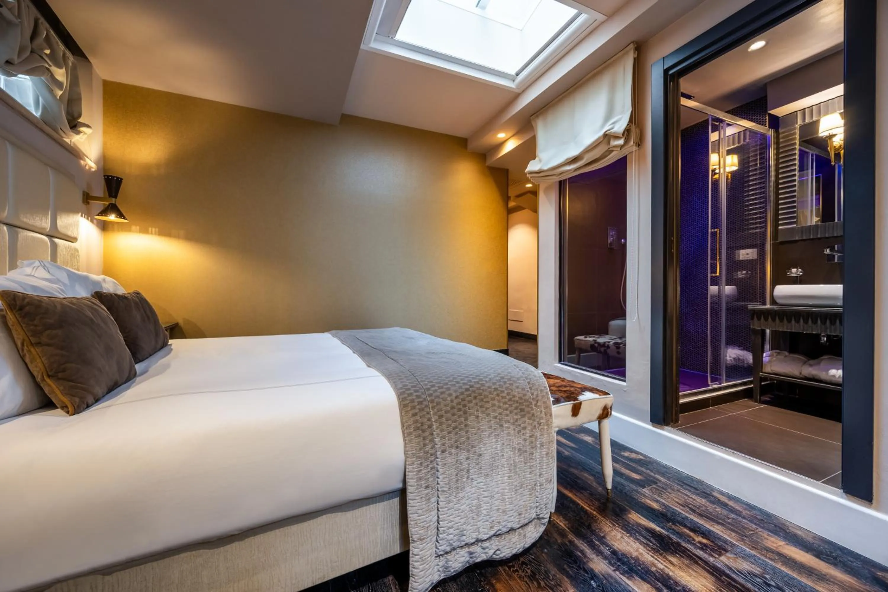 Photo of the whole room, Bed in HT6 Hotel Roma