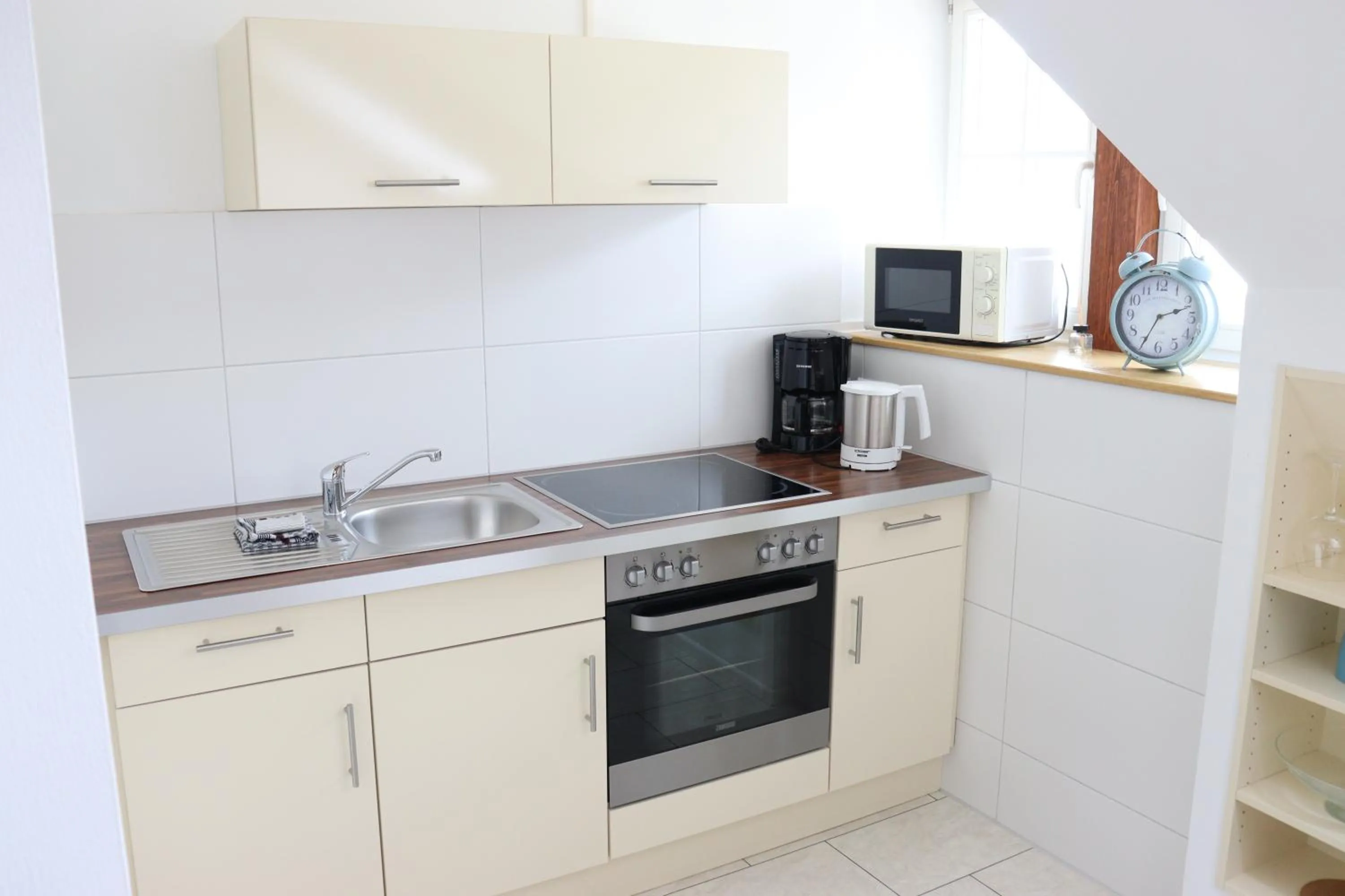 Coffee/tea facilities in Gästehaus "Unsere Stadtvilla" Hechingen