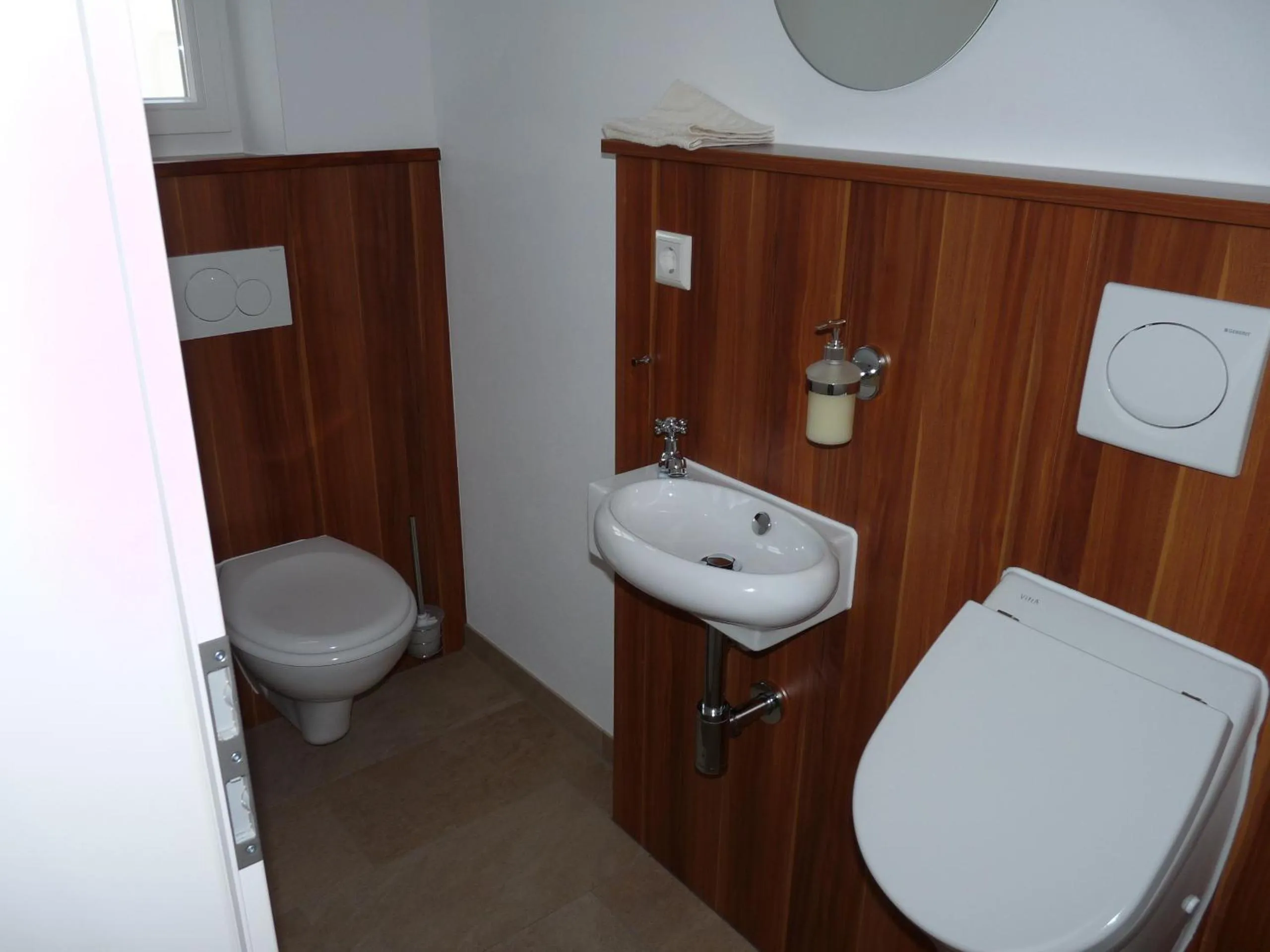 Toilet in Gästehaus "Unsere Stadtvilla" Hechingen