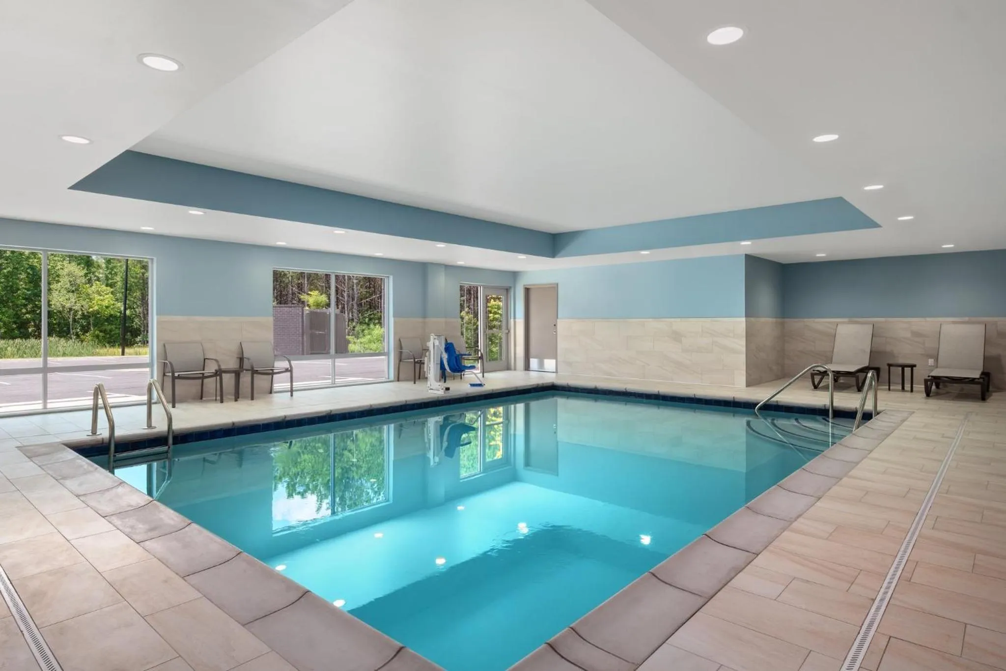 Swimming pool in Holiday Inn Express & Suites Buford - Mall of Georgia by IHG