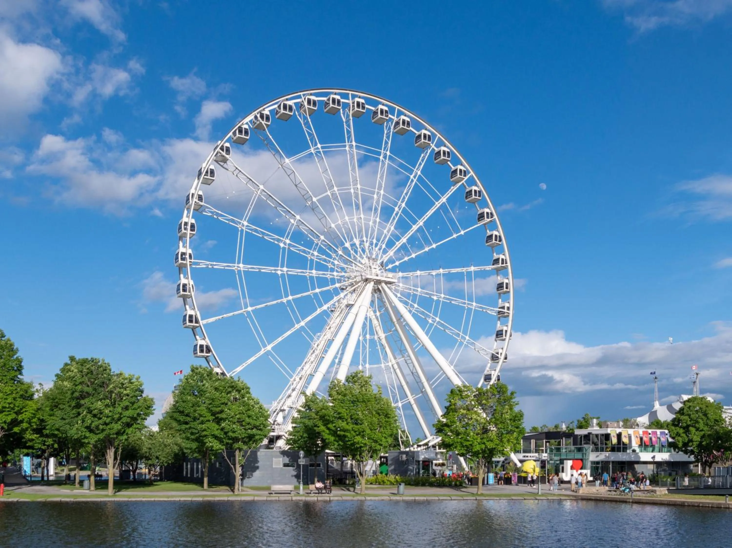 Nearby landmark in Holiday Inn Express Montreal Airport - St-Laurent by IHG