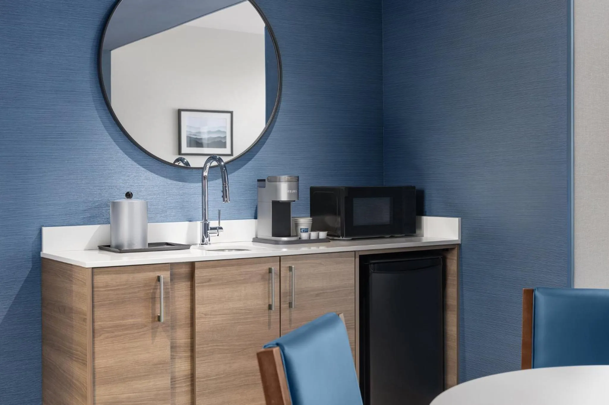 Photo of the whole room in Holiday Inn Express Montreal Airport - St-Laurent by IHG