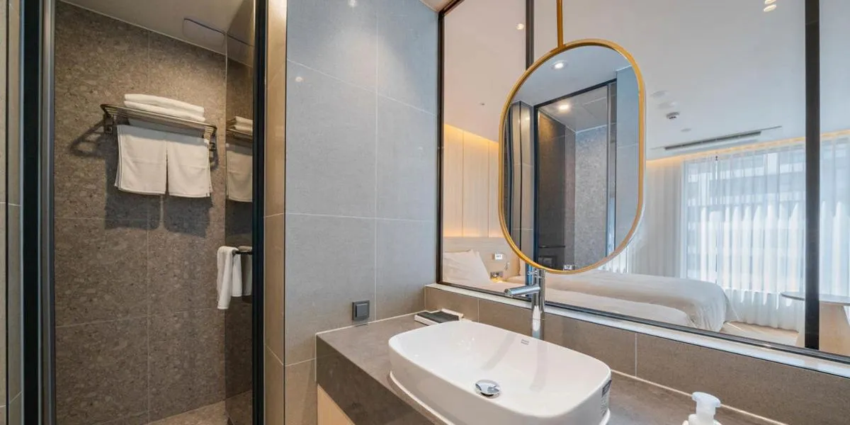 Shower in The hound hotel bandalseom2