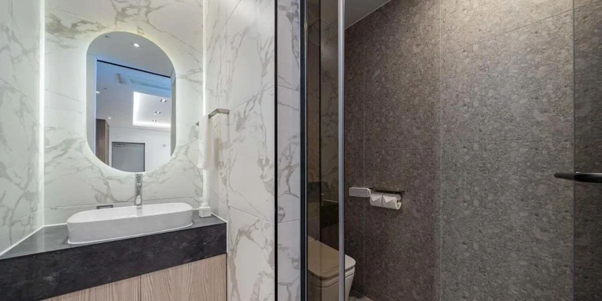 Shower in The hound hotel bandalseom2