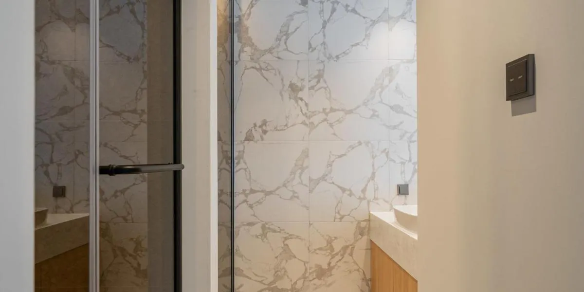 Shower in The hound hotel bandalseom2