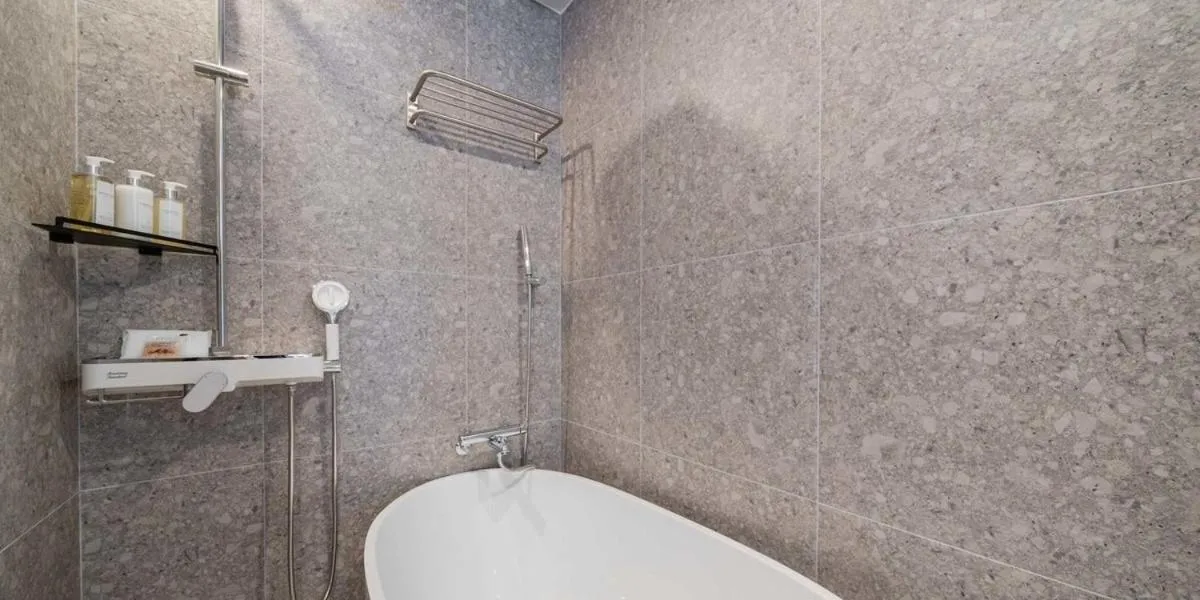 Shower in The hound hotel bandalseom2