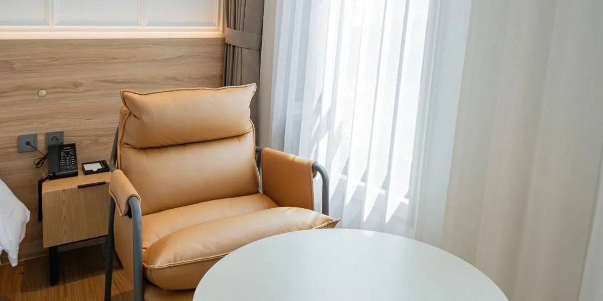 Seating area in The hound hotel bandalseom2