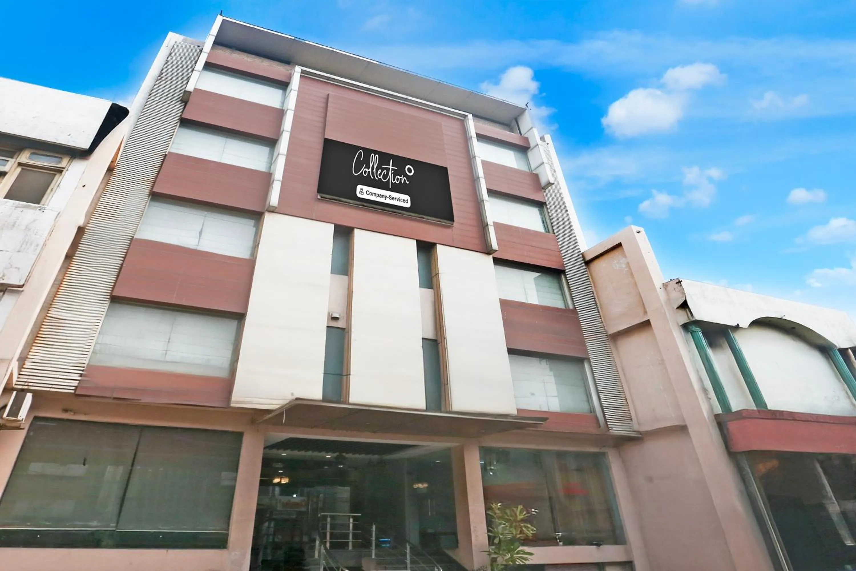 Facade/entrance in Super Collection O Railway Station Road Near Clock Tower