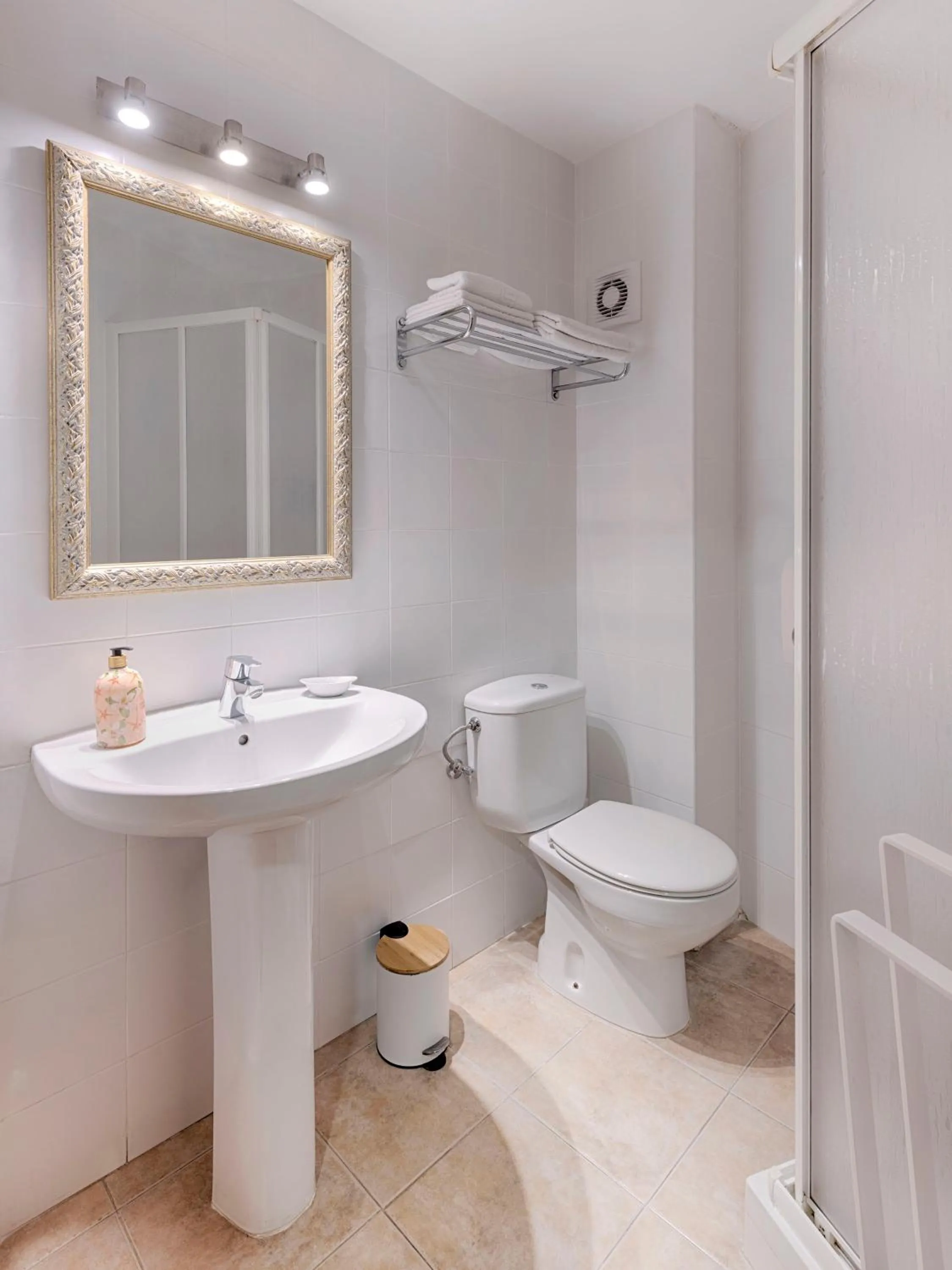 Bathroom in Hostal Antigua Morellana