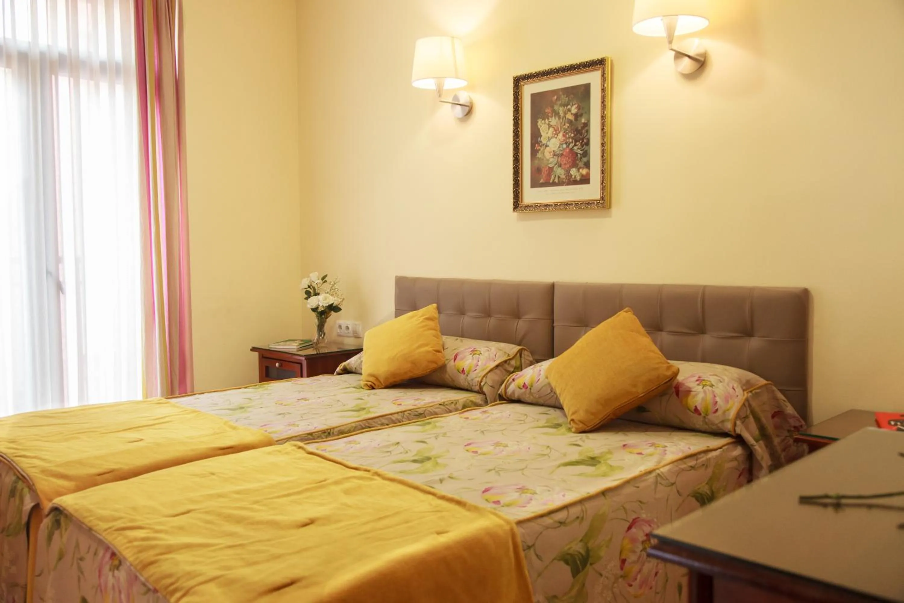 Twin Room in Hostal Antigua Morellana