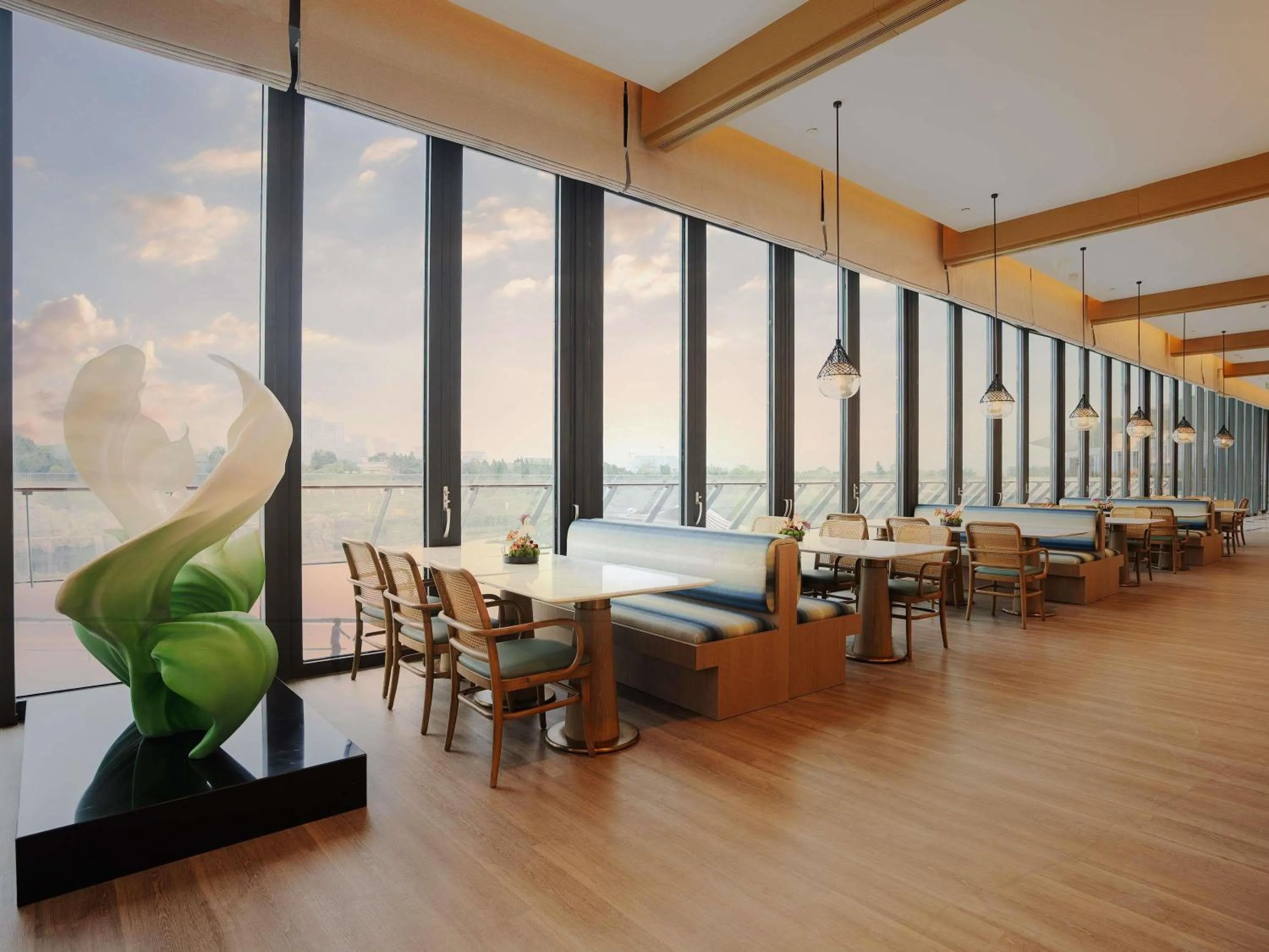 Restaurant/places to eat in Chengdu Expo Waterfall Hotel - MGallery Collection