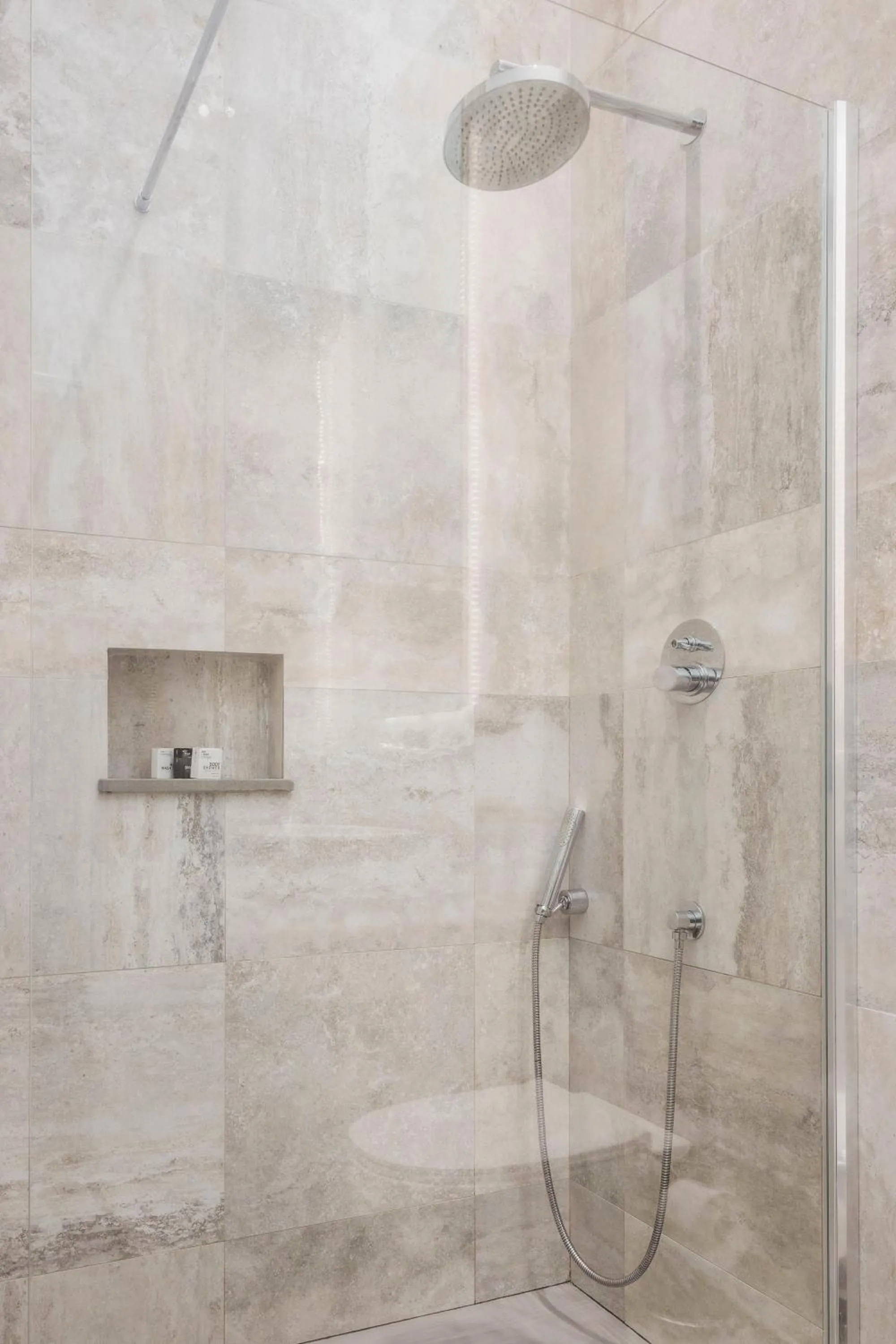 Shower in The Roman Empire Guesthouse